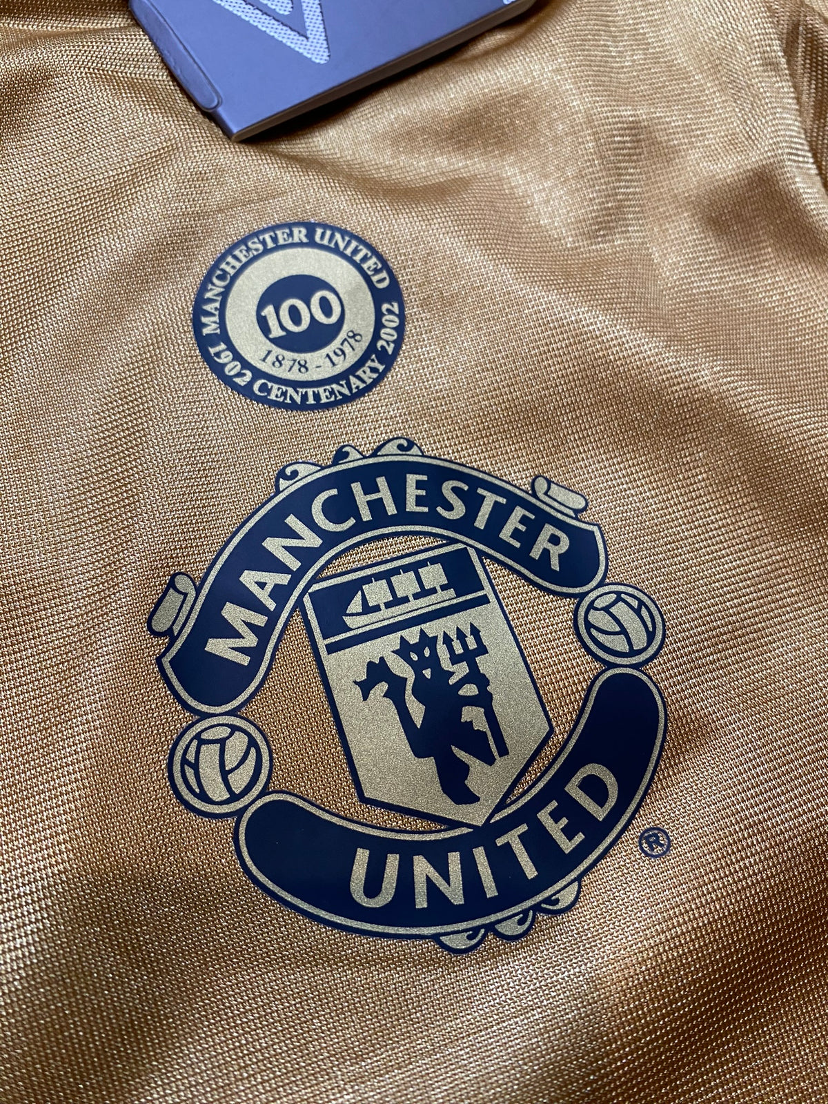 Manchester United reversible jersey commemorating the club's 100th anniversary. Season 01/02. Ruud Van Nistelrooy