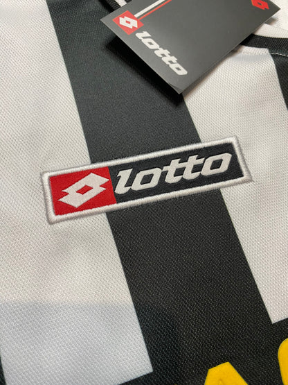 Juventus home jersey. Season 01/02. Edgar Davids