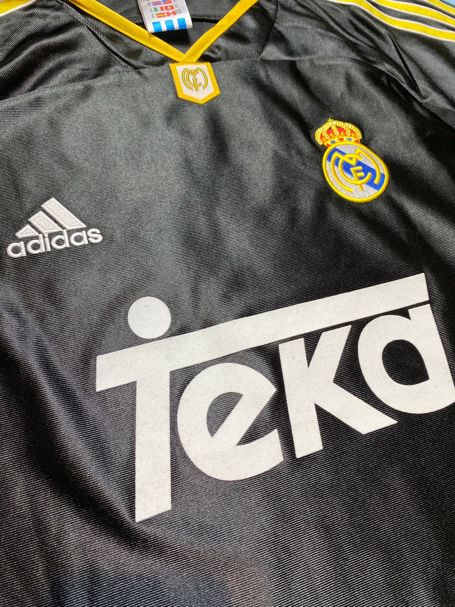 Real Madrid's away jersey. Season 99/00. Fernando Redondo
