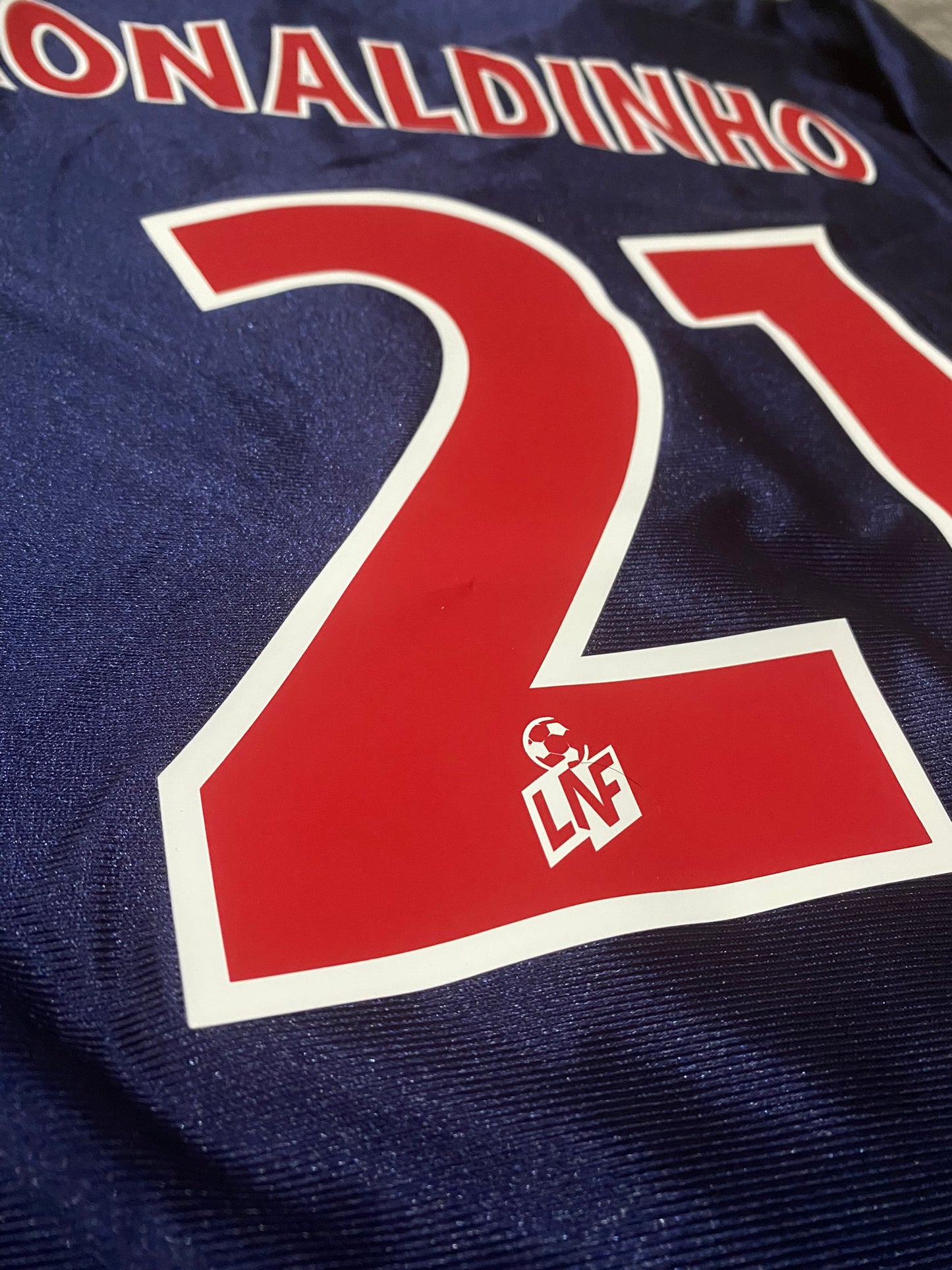 Paris Sain-Germain (PSG) home jersey. Season 01/02. Ronaldinho Gaucho