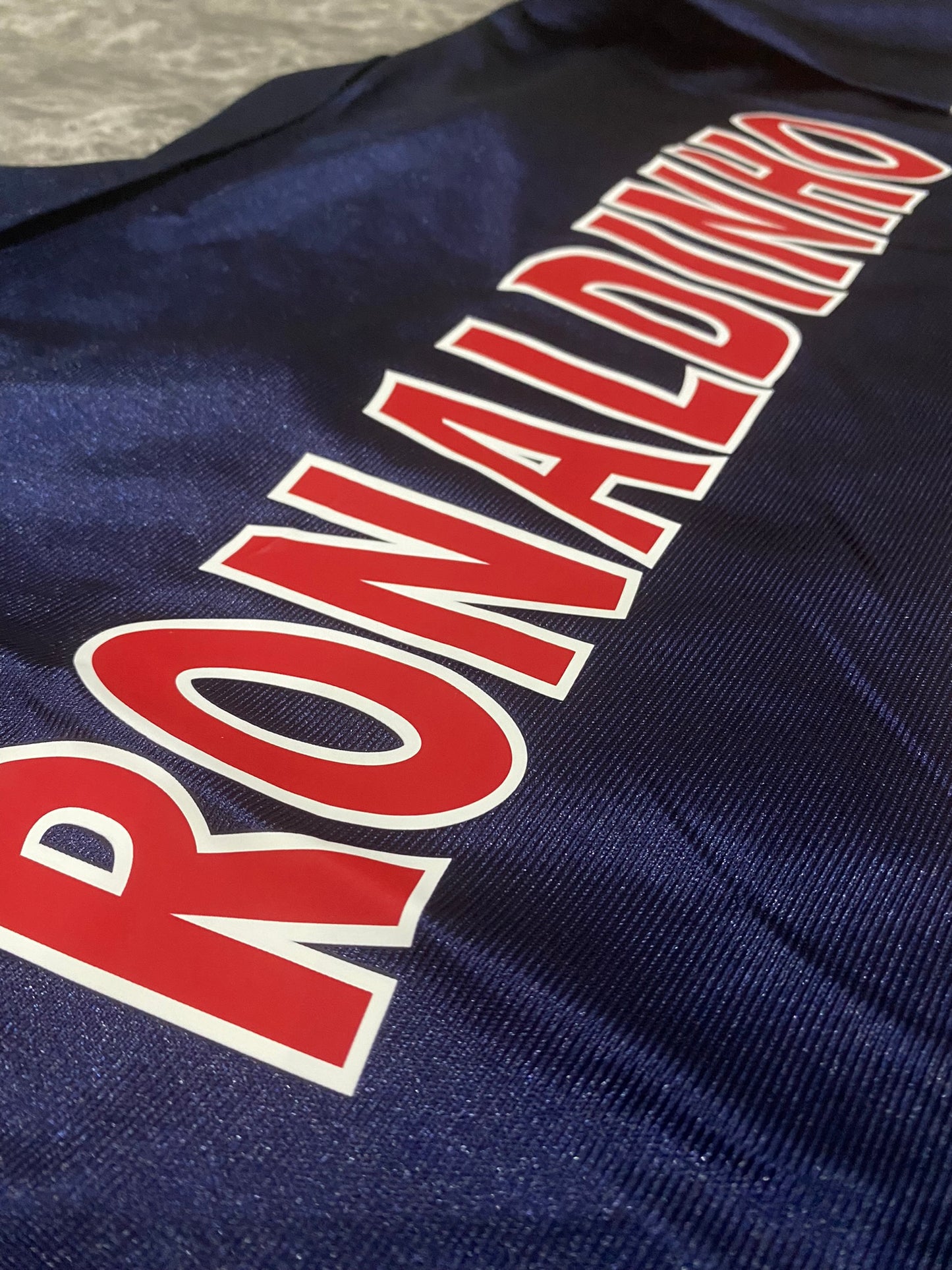 Paris Sain-Germain (PSG) home jersey. Season 01/02. Ronaldinho Gaucho