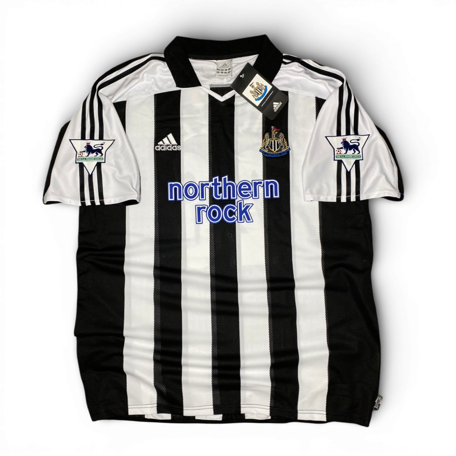 Newcastle United home jersey. Season 03/05. Santiago Munez