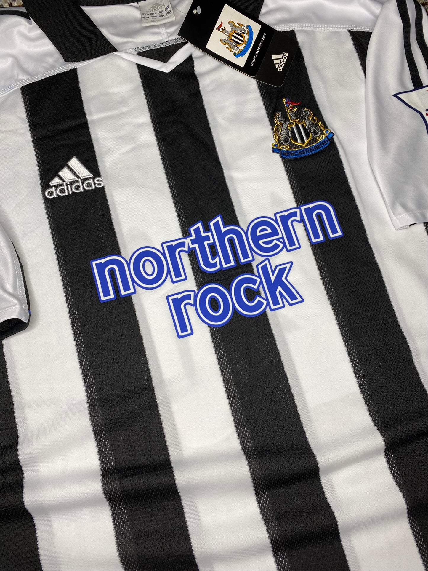 Newcastle United home jersey. Season 03/05. Santiago Munez
