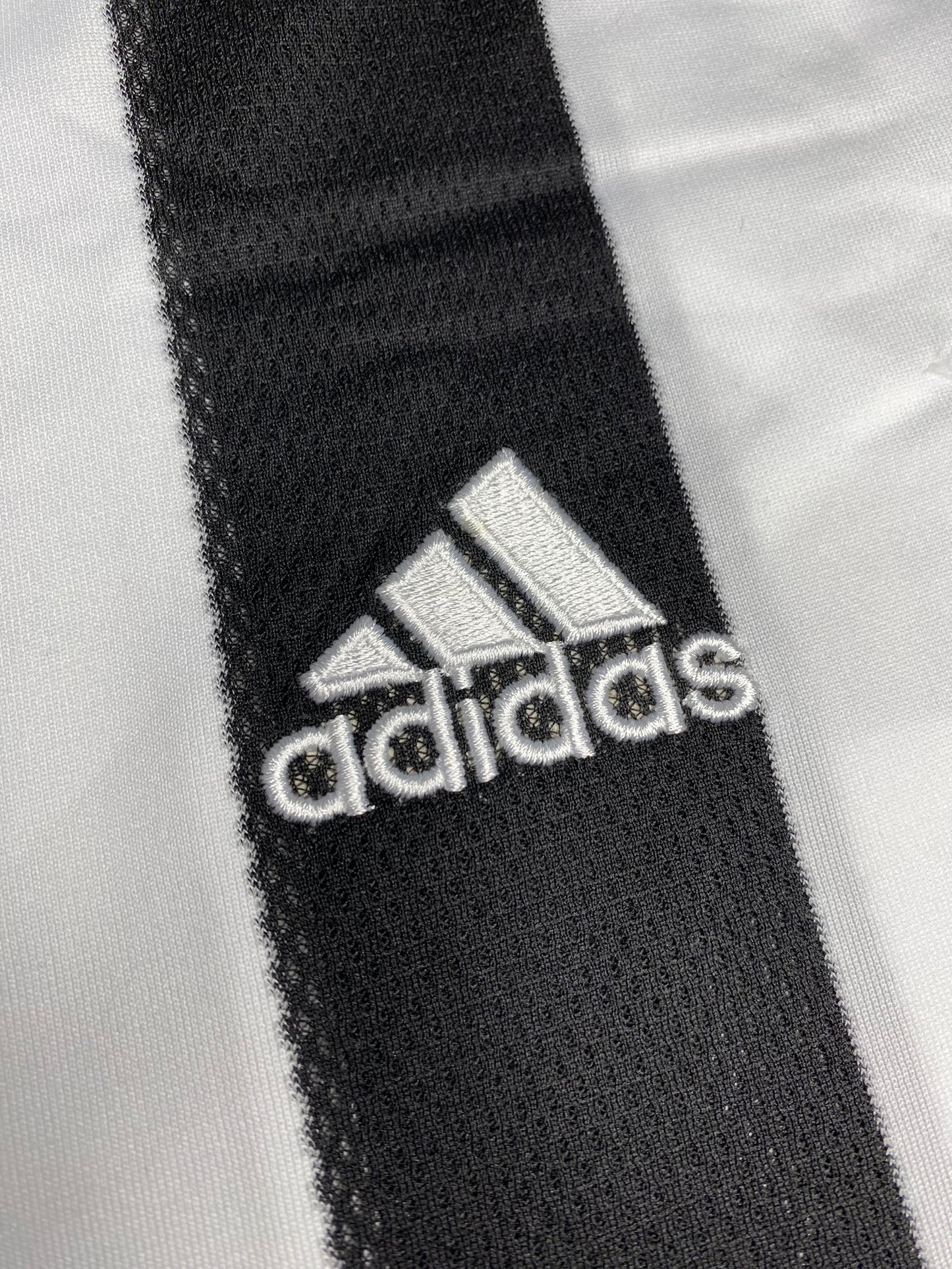 Newcastle United home jersey. Season 03/05. Santiago Munez
