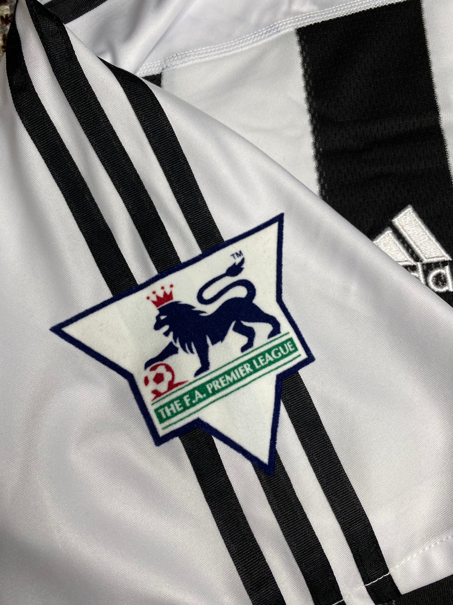 Newcastle United home jersey. Season 03/05. Santiago Munez