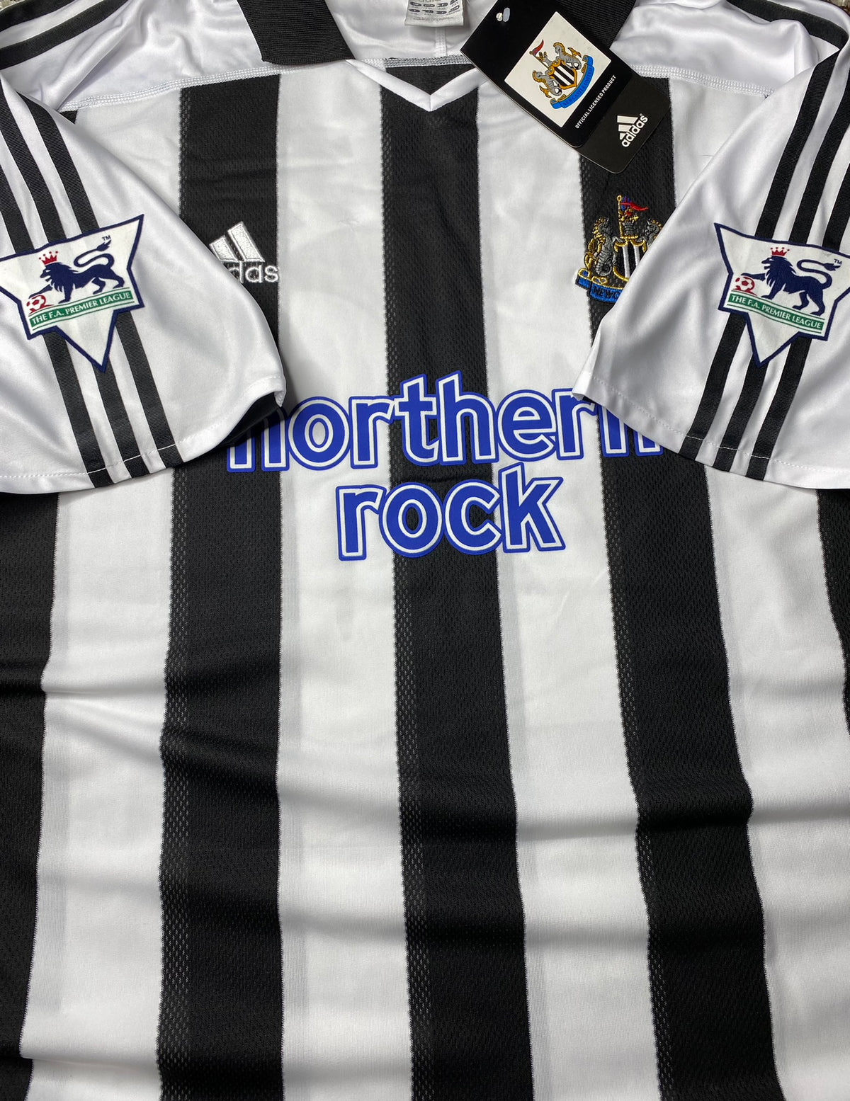 Newcastle United home jersey. Season 03/05. Santiago Munez