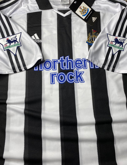 Newcastle United home jersey. Season 03/05. Santiago Munez