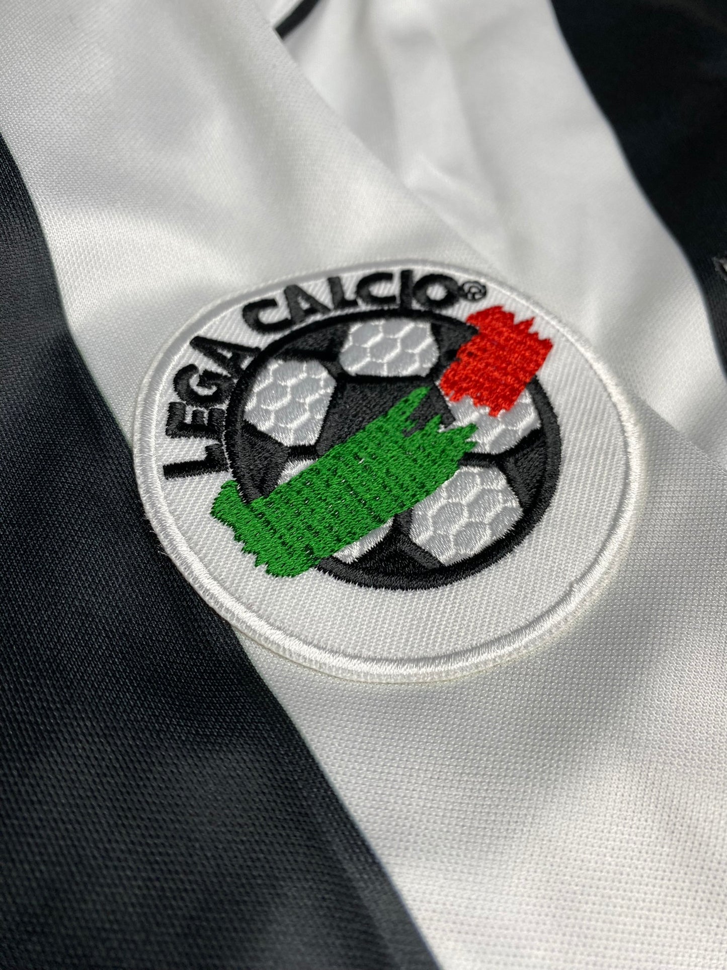 Juventus longsleeve home jersey. Season 97/98. Zinedine Zidane