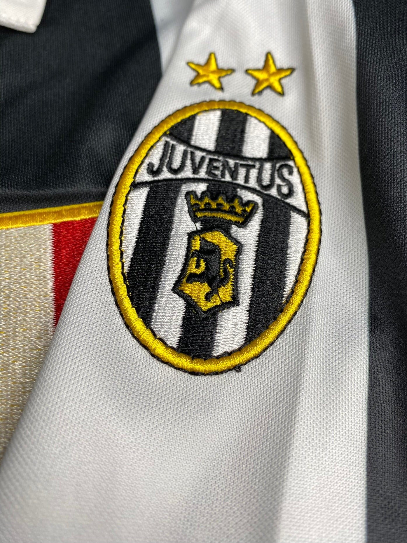 Juventus longsleeve home jersey. Season 97/98. Zinedine Zidane