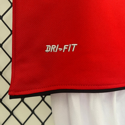 Manchester United home kids set. Season 10/11