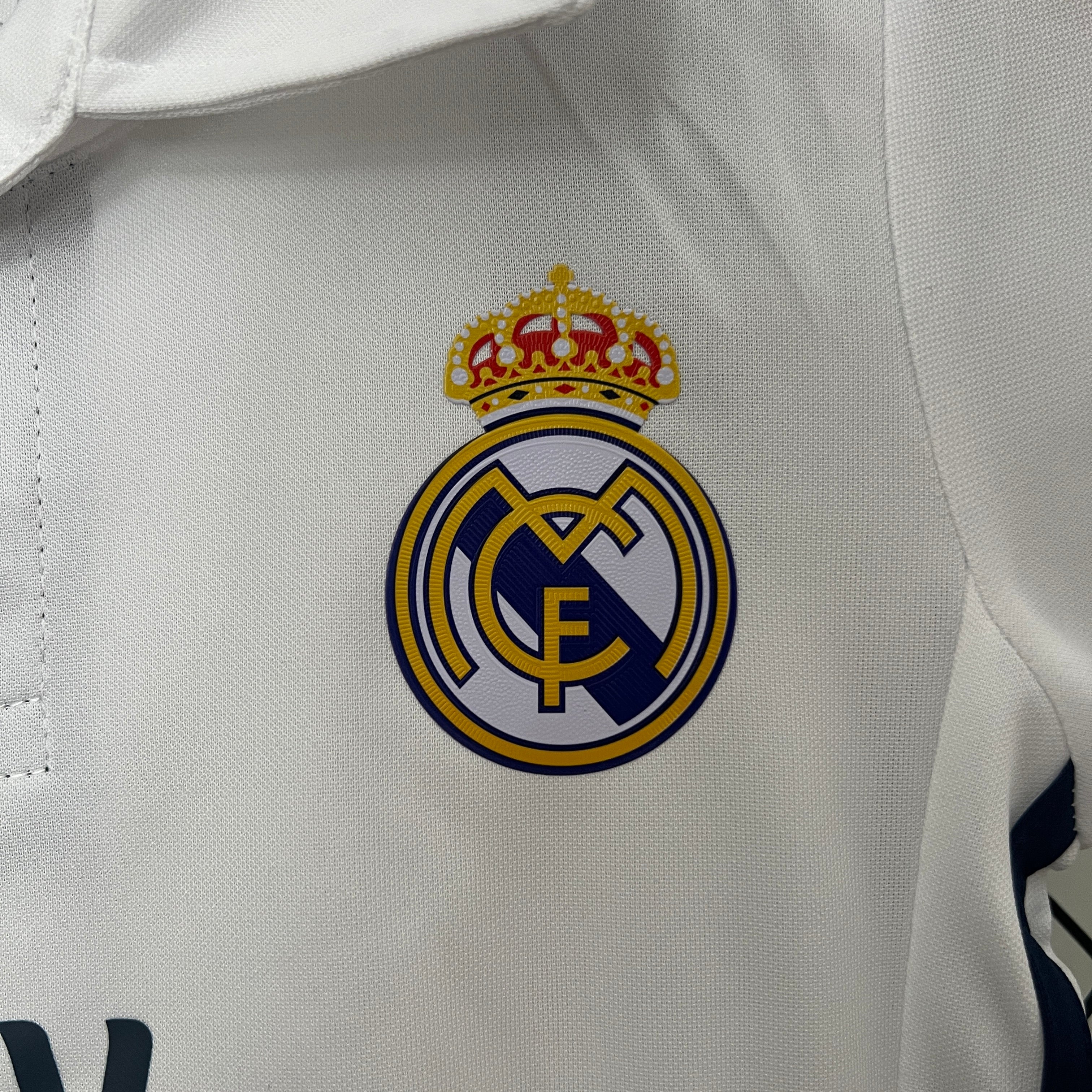 Real Madrid home kids set. Season 16/17