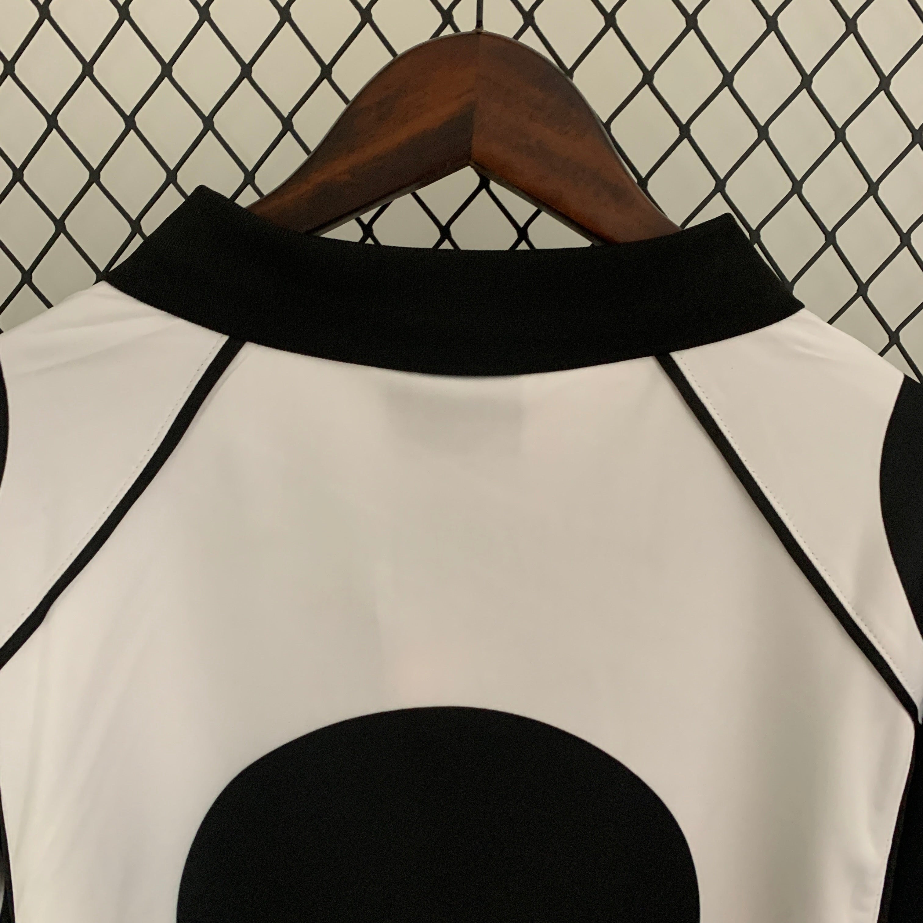 Juventus longsleeve home jersey. Season 97/98