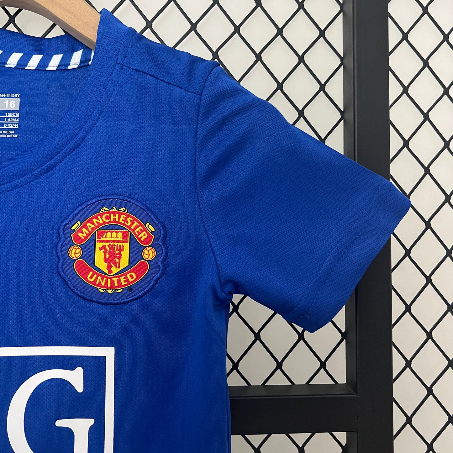 Manchester United away kids set. Season 07/08