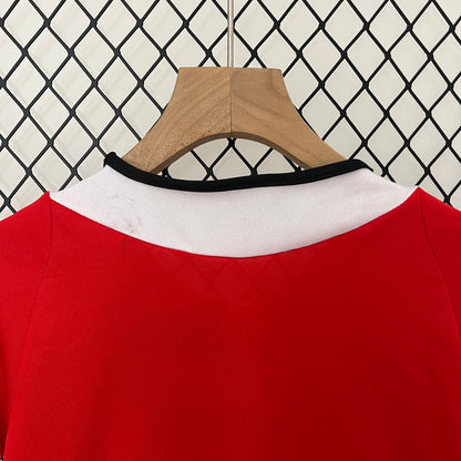 Manchester United home kids set. Season 04/05