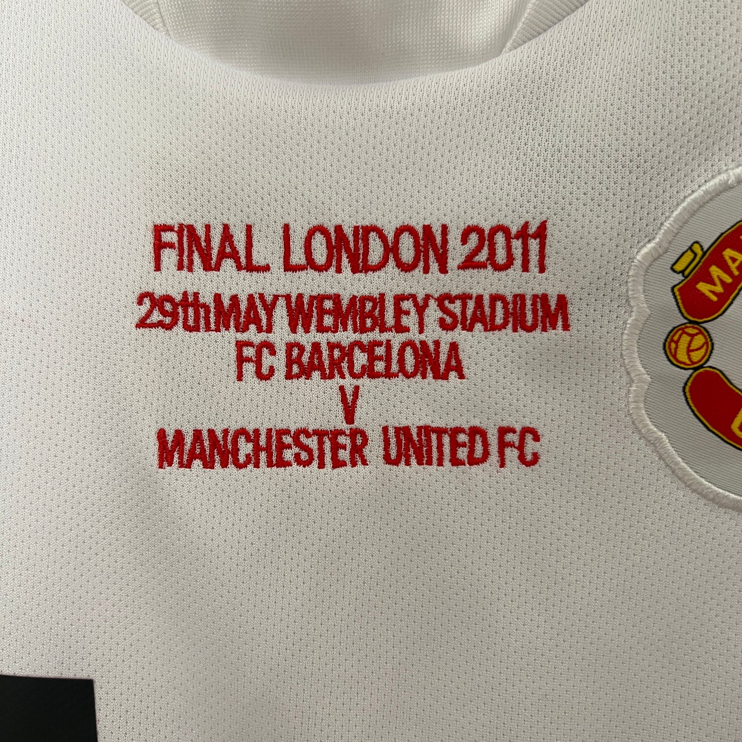 Mancheter United UCL 2011 Final away kids set.