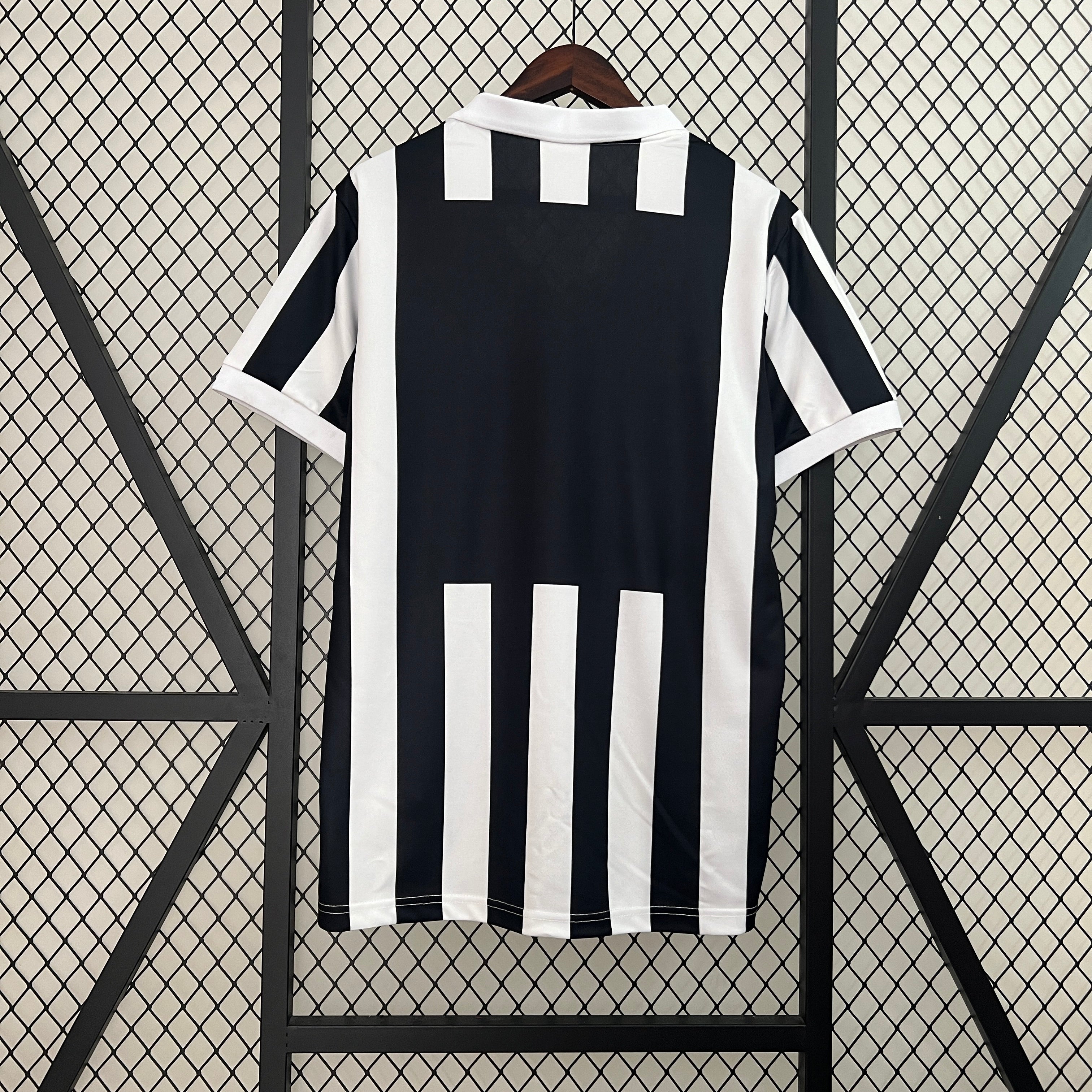 Juventus home jersey. Season 84/85