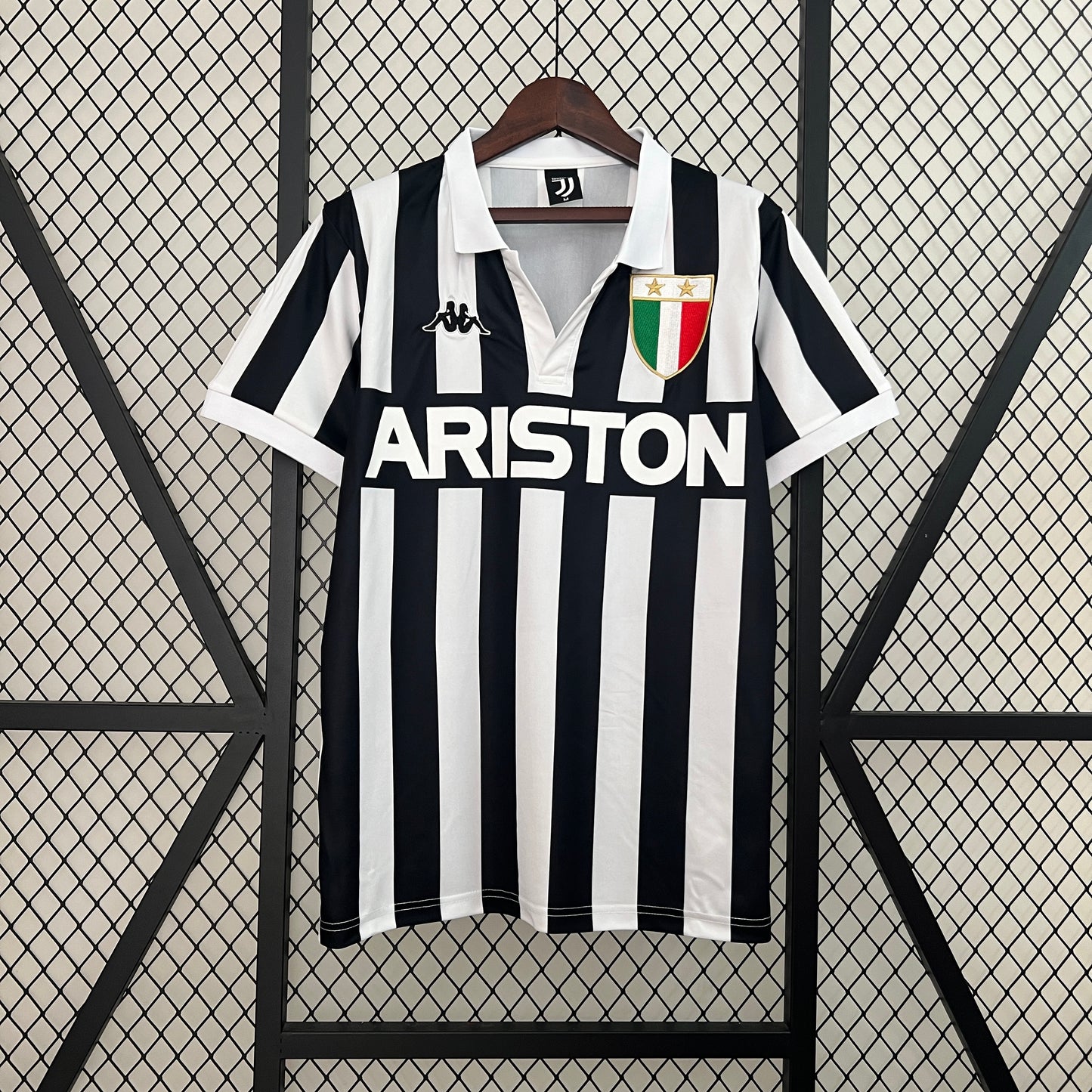 Juventus home jersey. Season 84/85