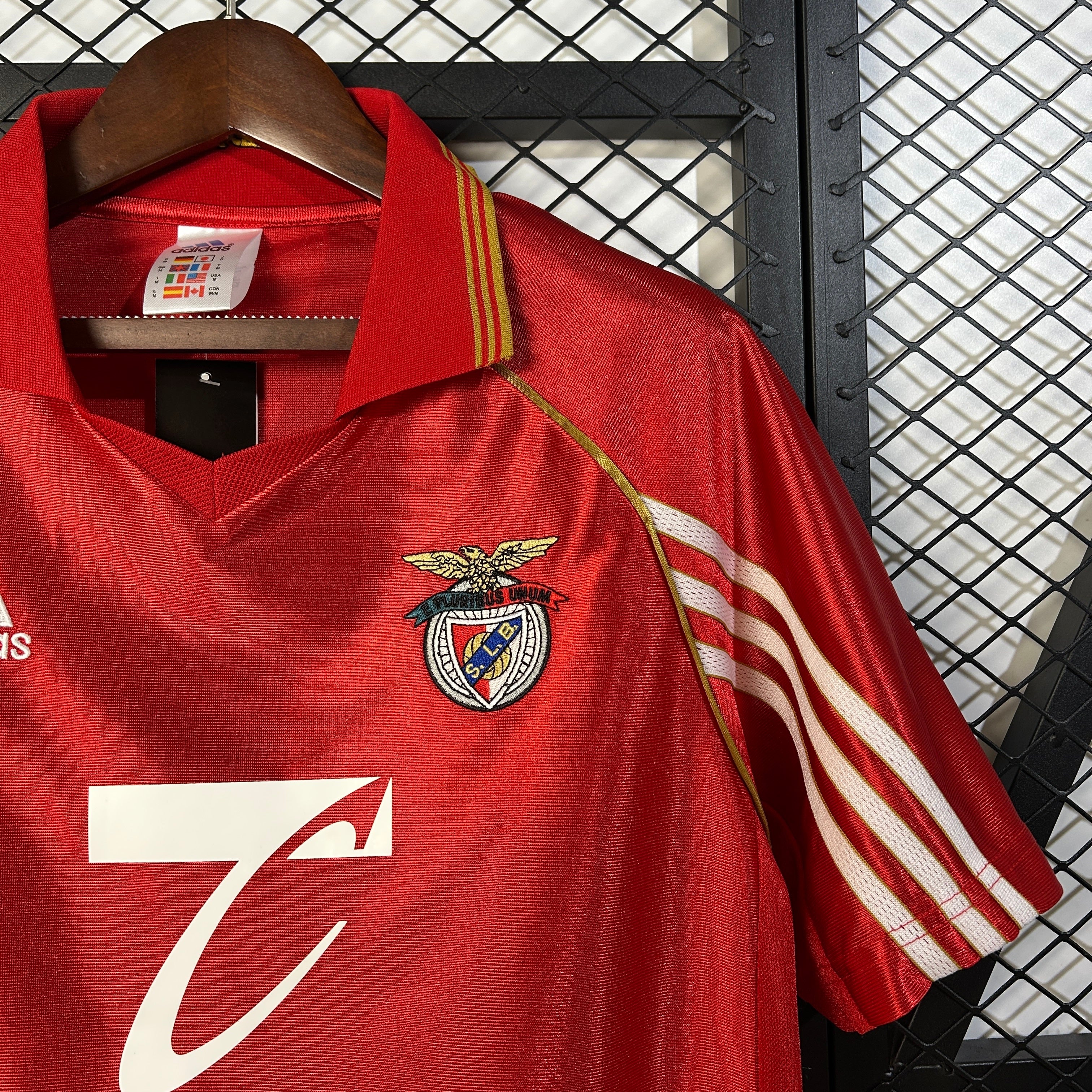Benfica home jersey. Season 98/99