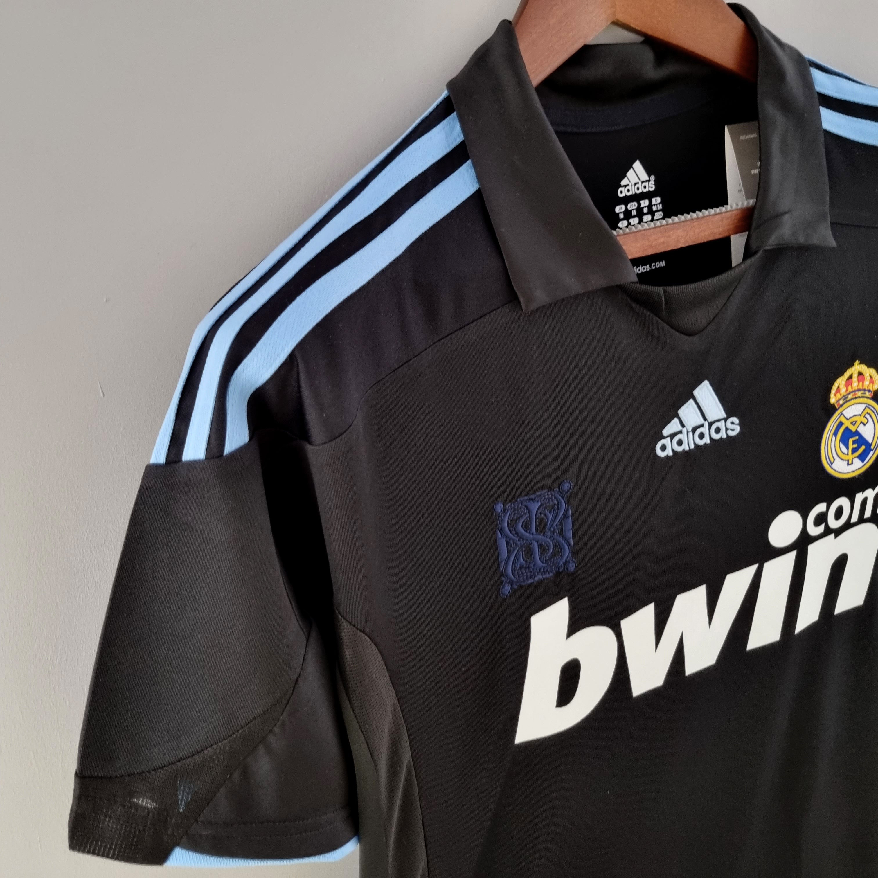Real Madrid away jersey. Season 09/10