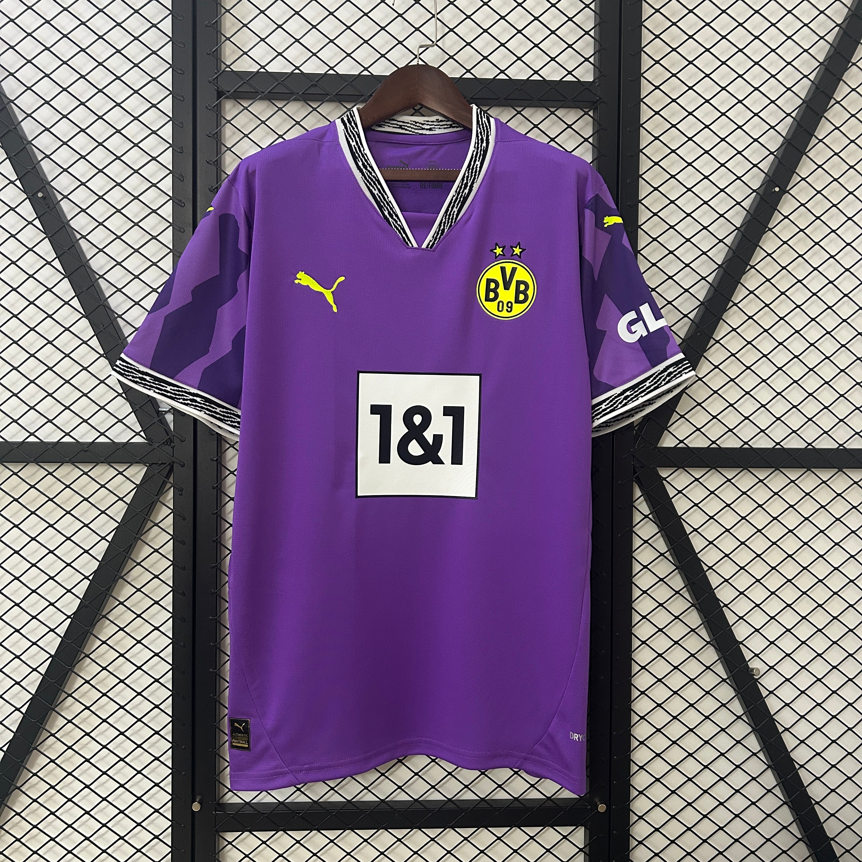 Borussia Dortmund goalkeeper jersey. Season 24/25