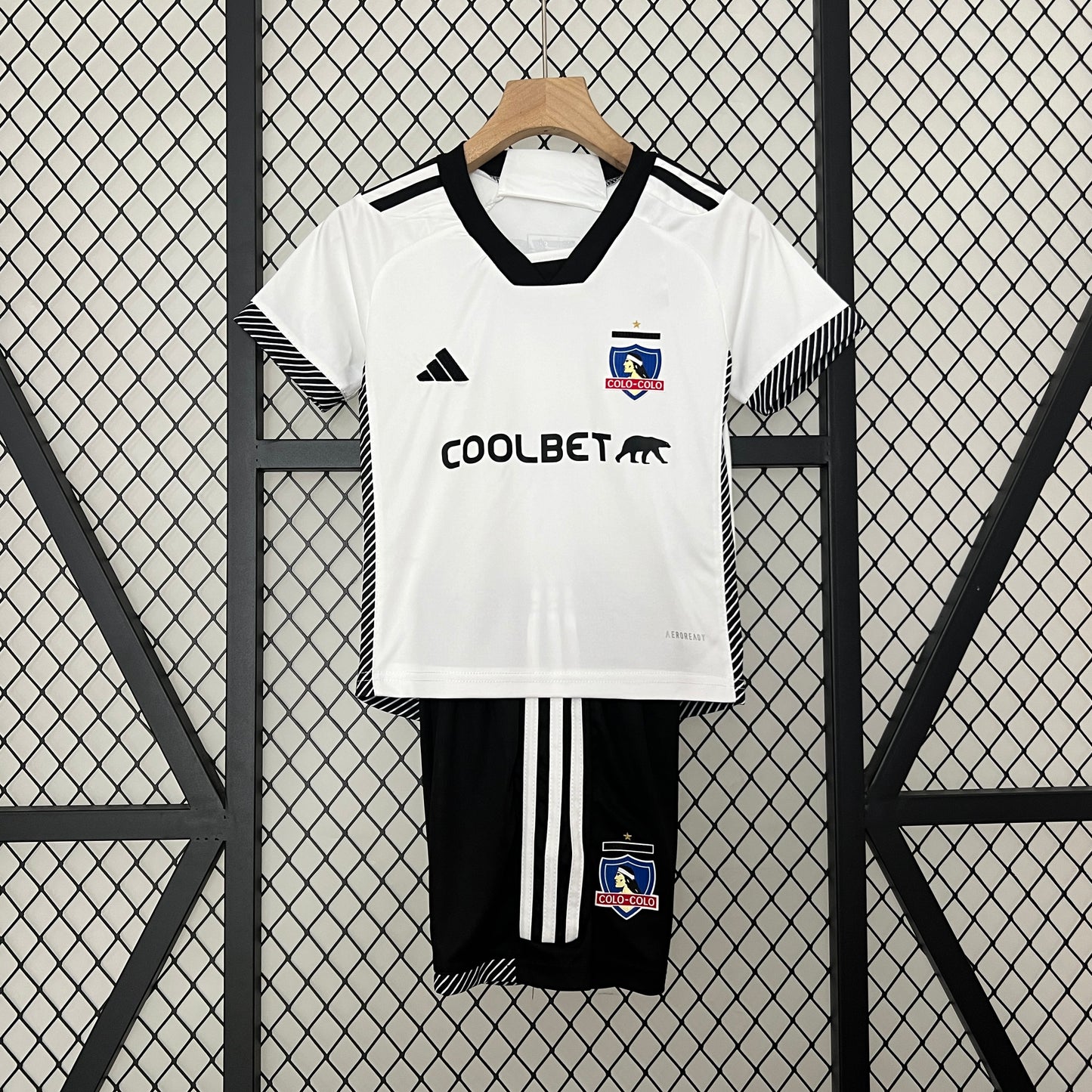 Colo Colo home kids set. Season 24/25