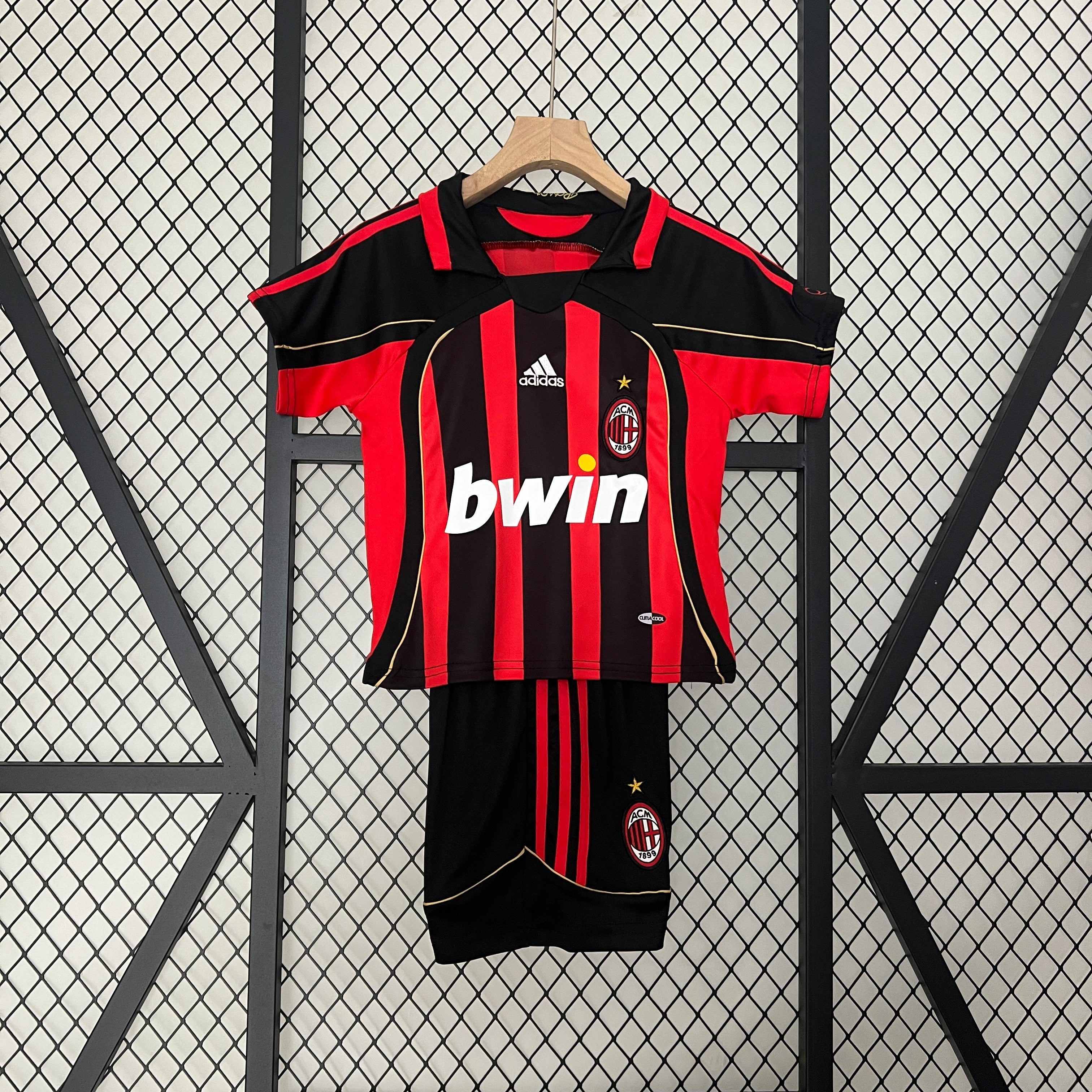 AC Milan home kids set. Season 06/07