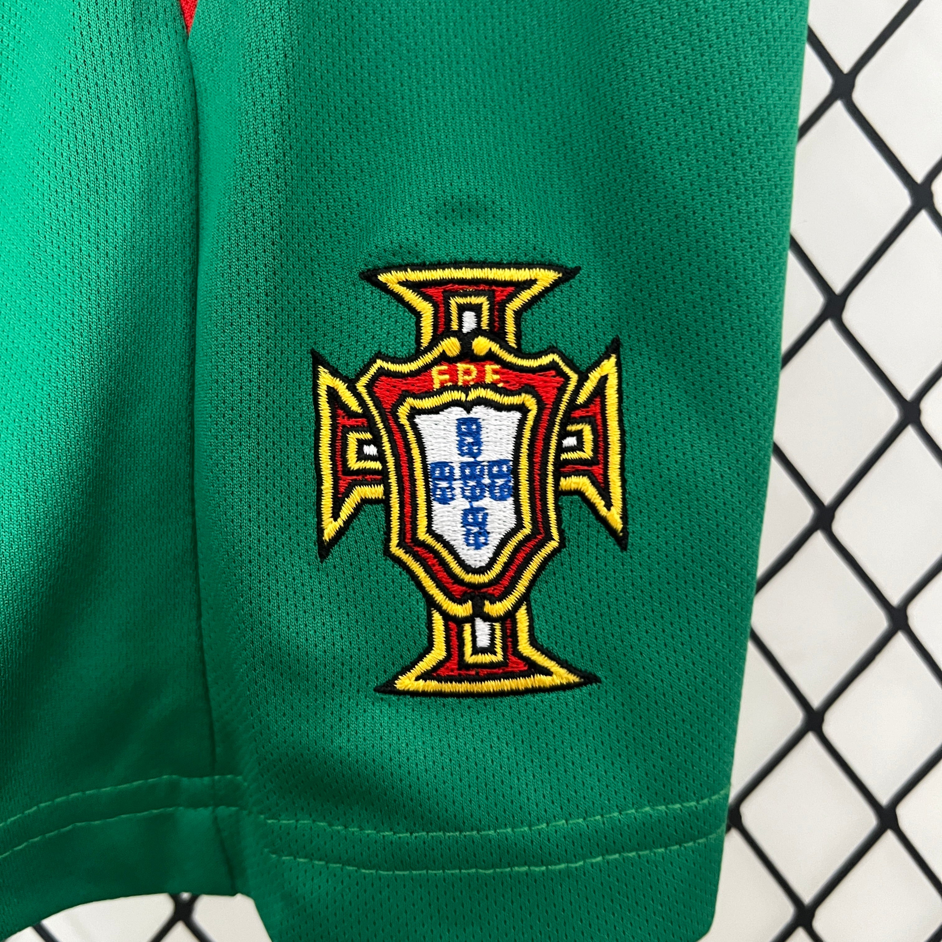Portugal 2004 home kids set.