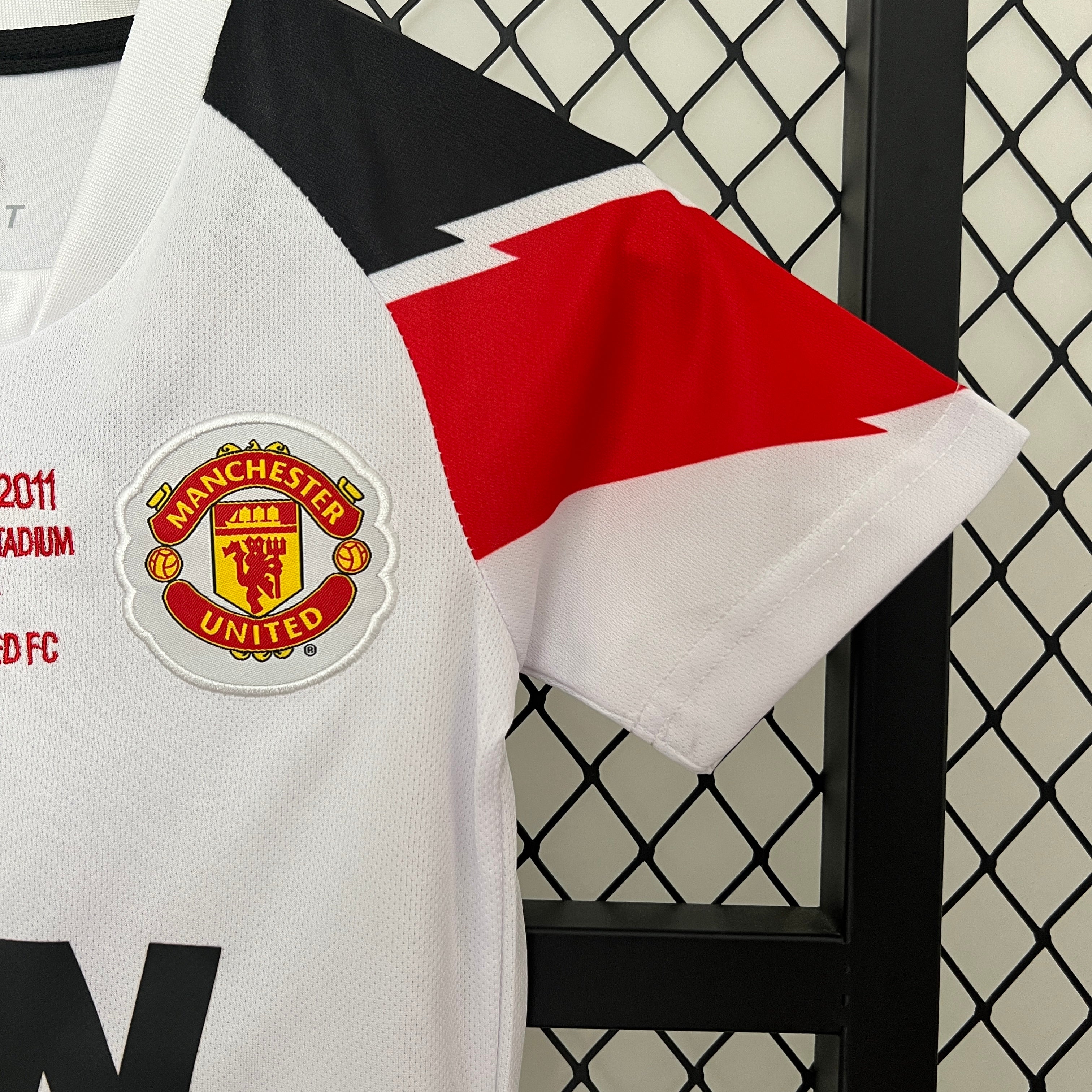 Mancheter United UCL 2011 Final away kids set.