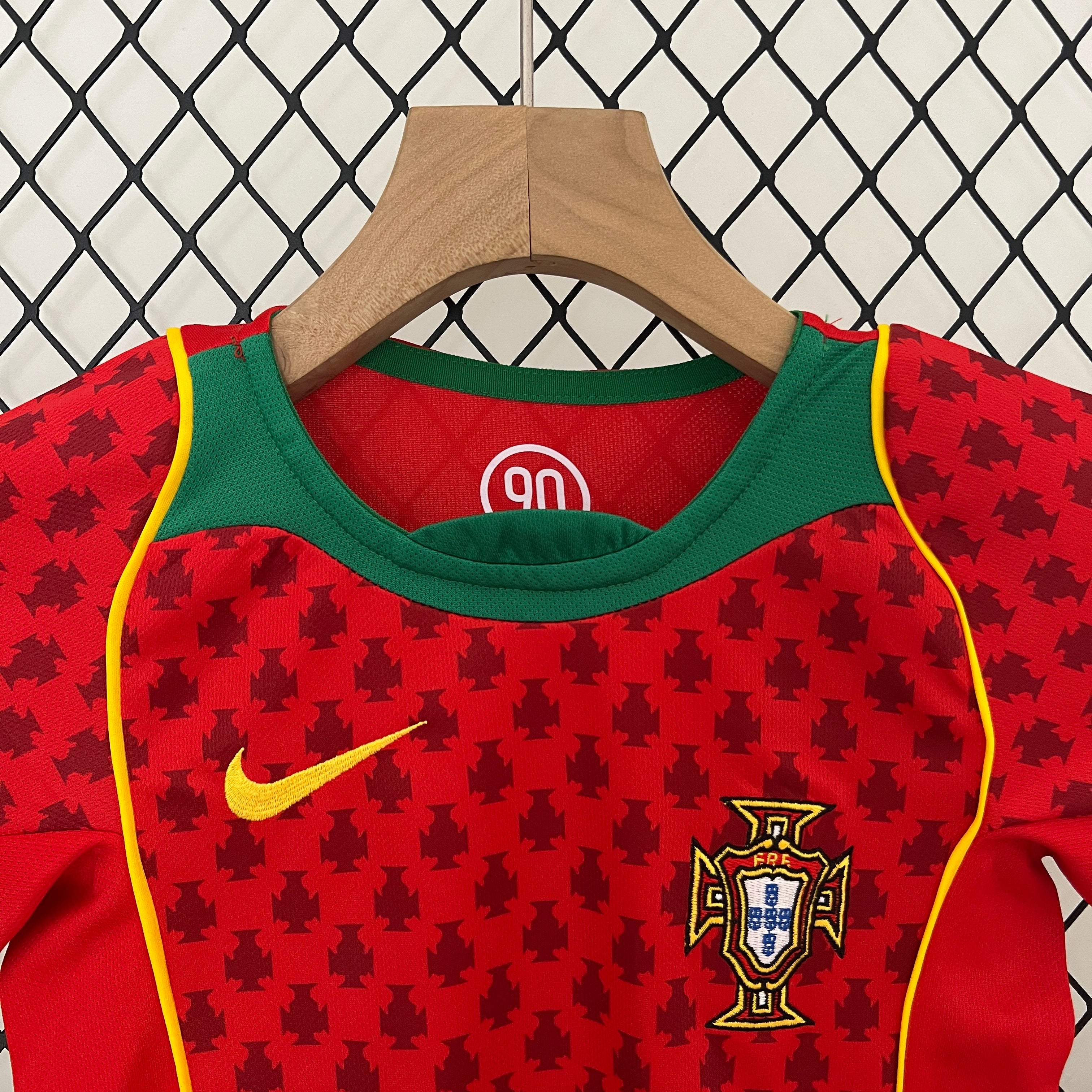 Portugal 2004 home kids set.