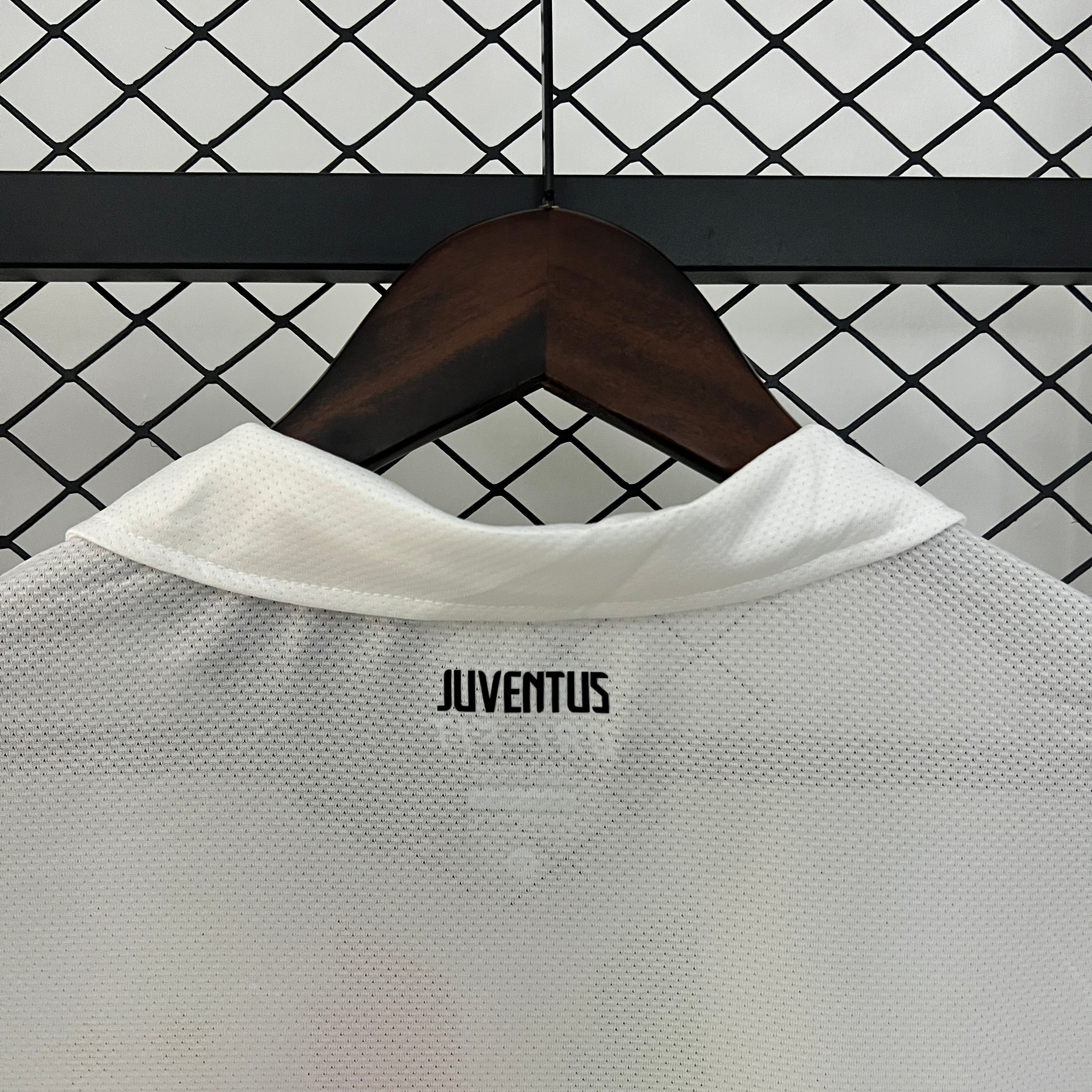 Juventus away jersey. Season 10/11