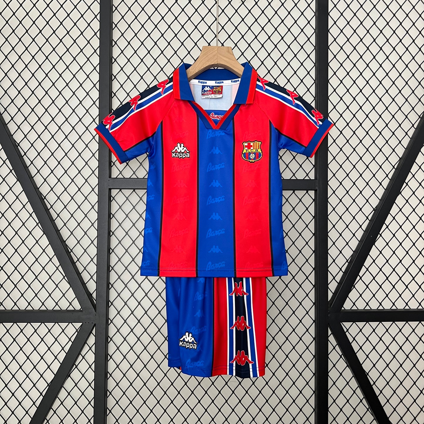 Barcelona home kids set. Season 95/97