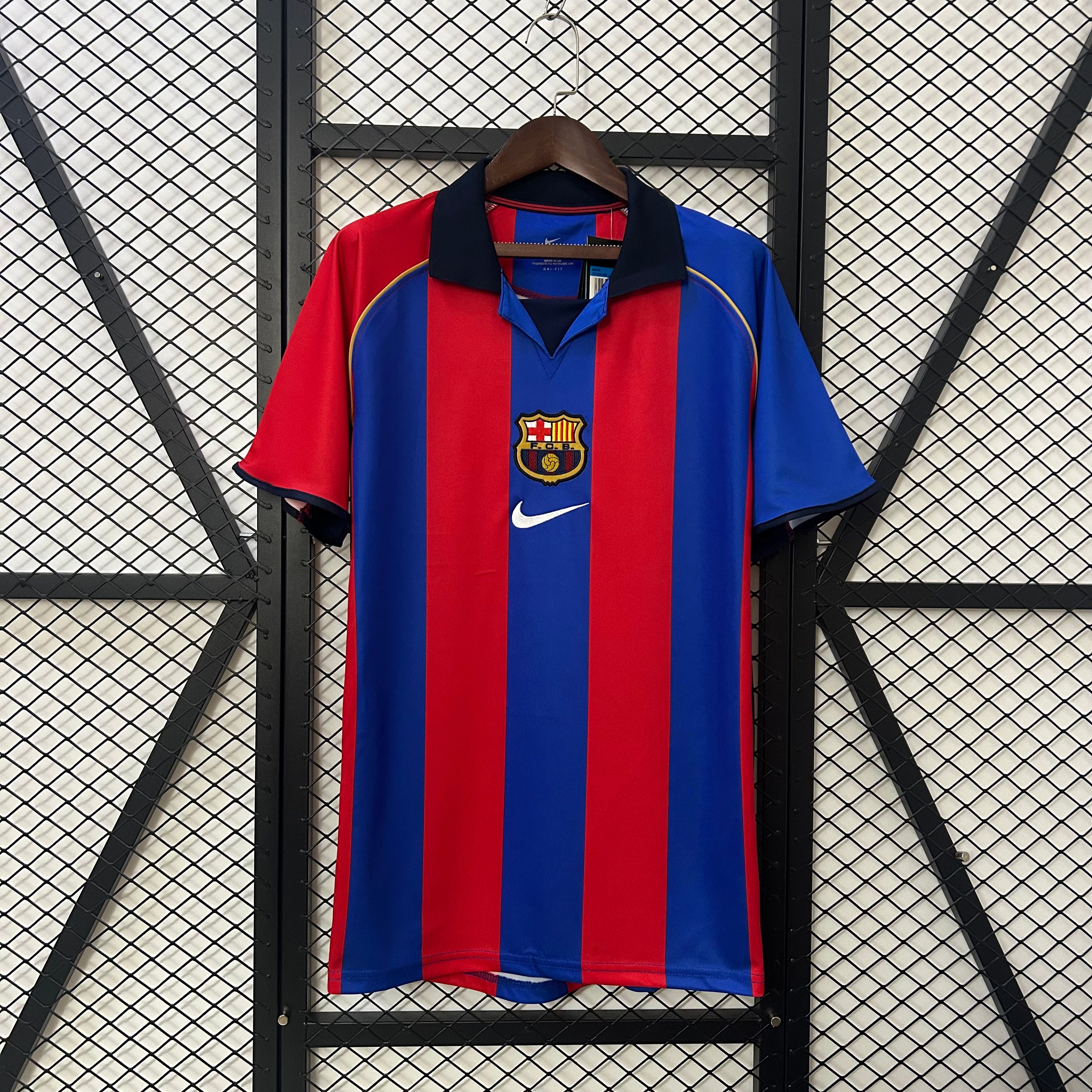 Barcelona home jersey. Season 01/02
