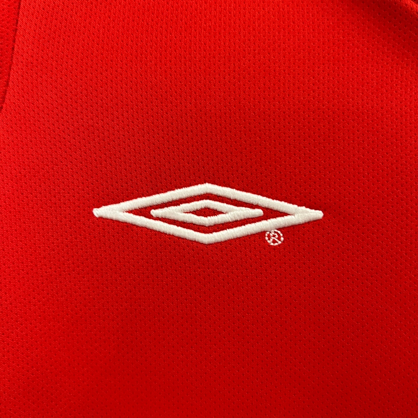 Manchester United home kids kit. Season 00/01
