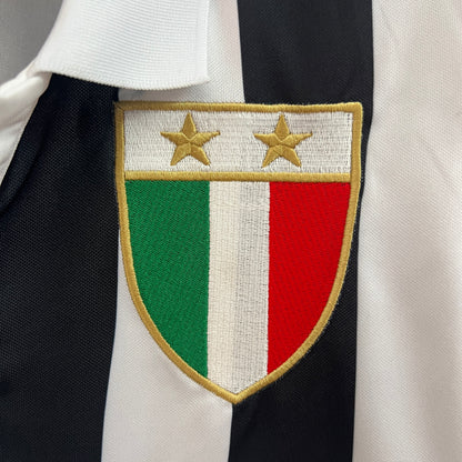 Juventus home jersey. Season 84/85