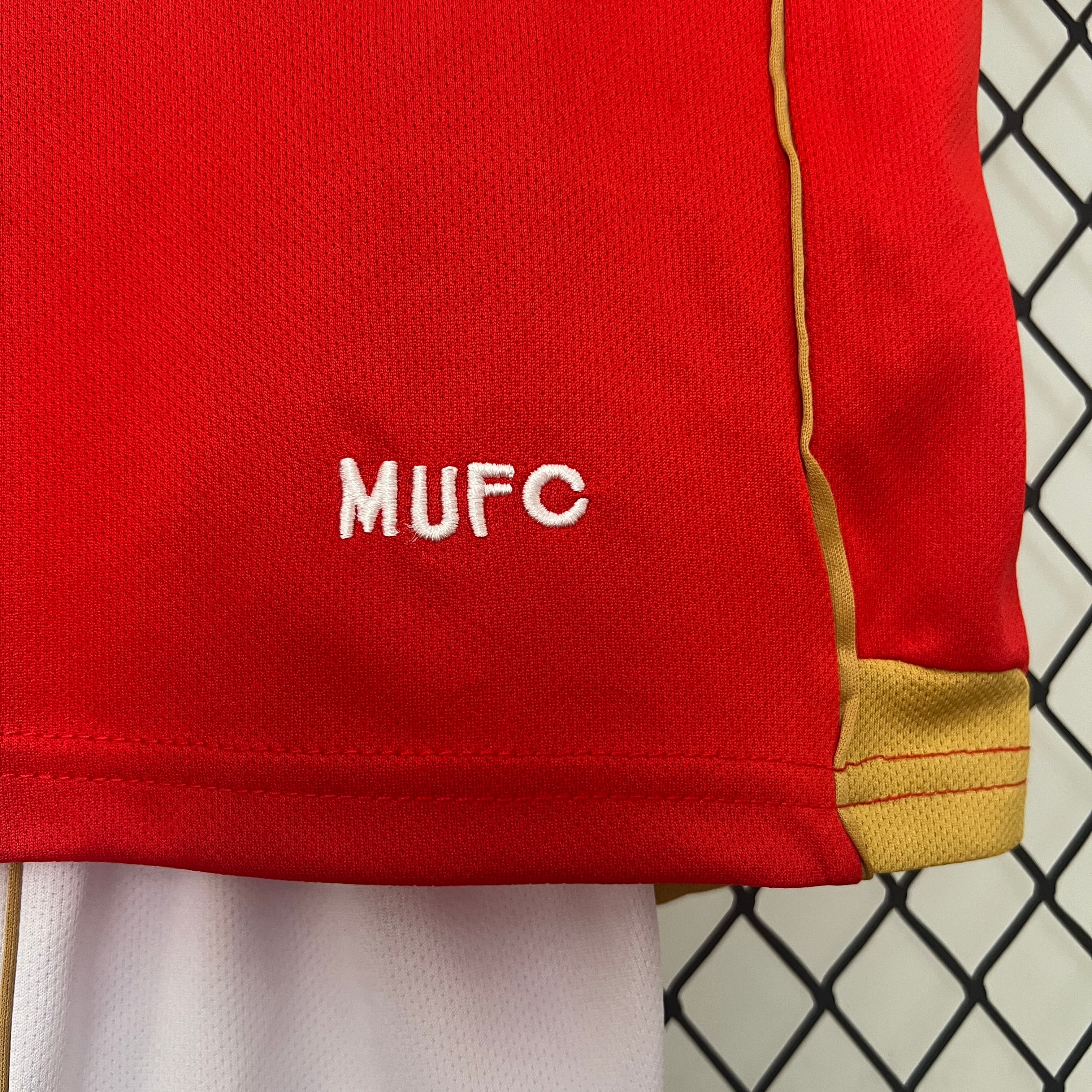 Manchester United home kids set. Season 06/07