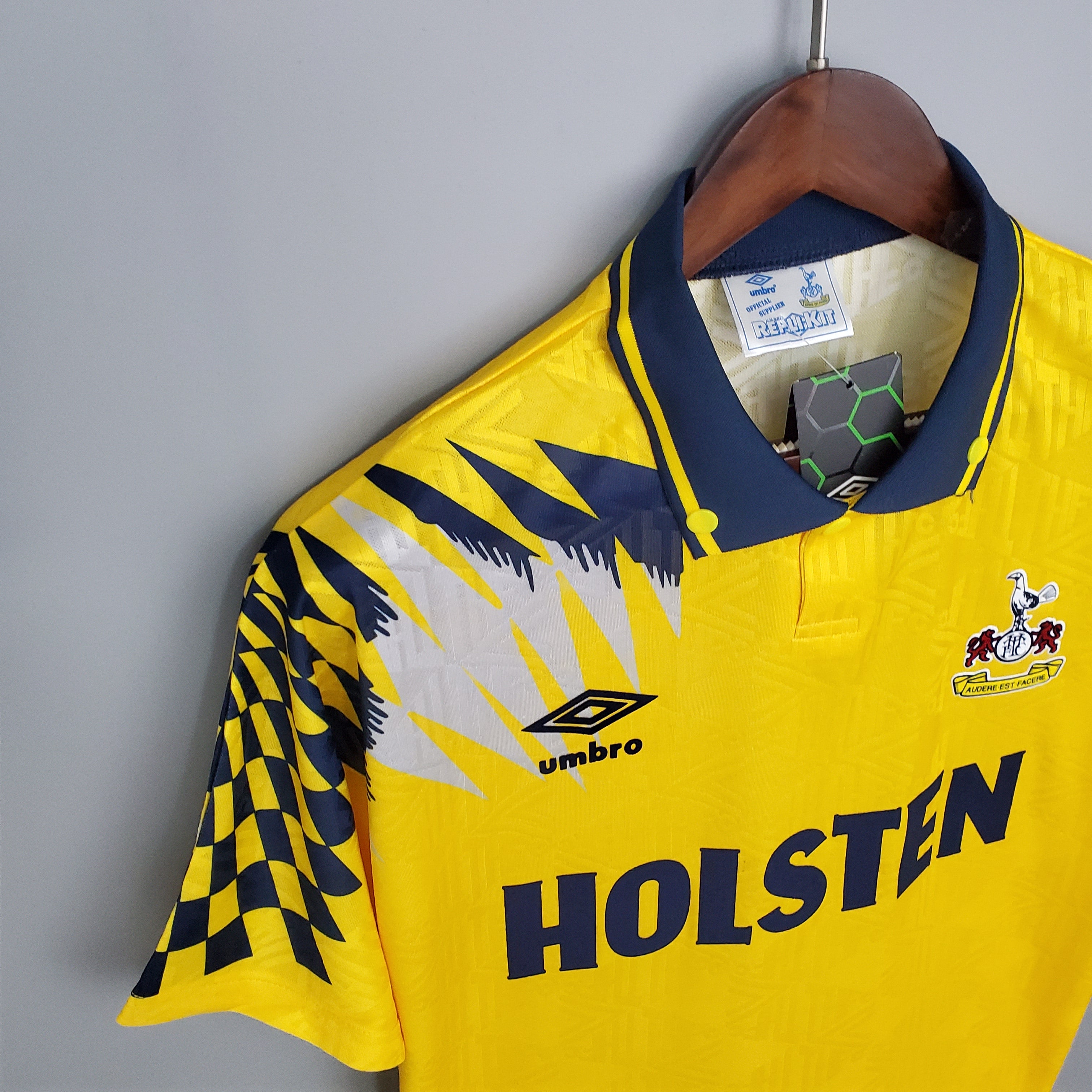 Tottenham Hotspur away jersey. Season 92/94