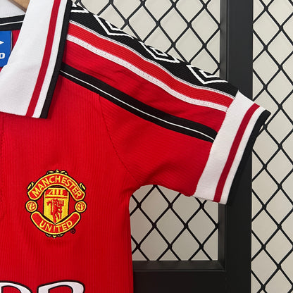 Manchester United home kids set. Season 98/99