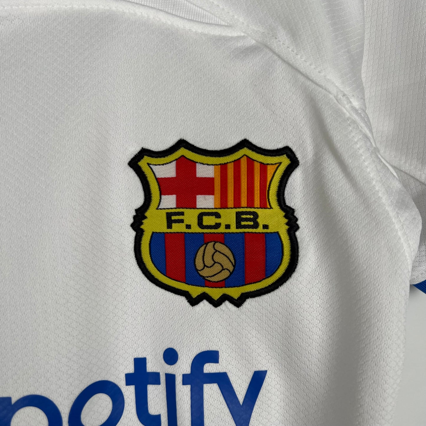 Barcelona away kids set. Season 23/34