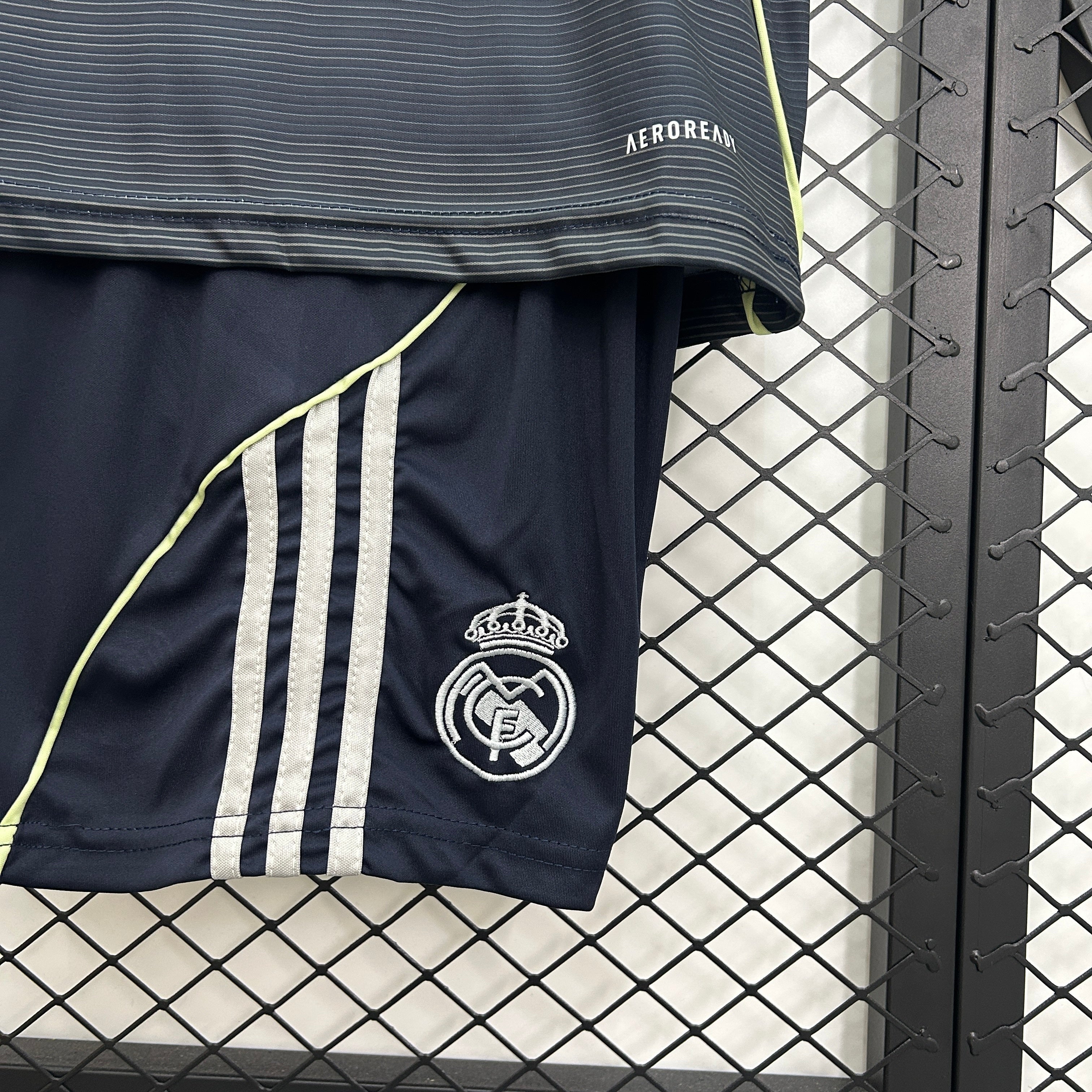 Real Madrid away kids set. Season 25/26