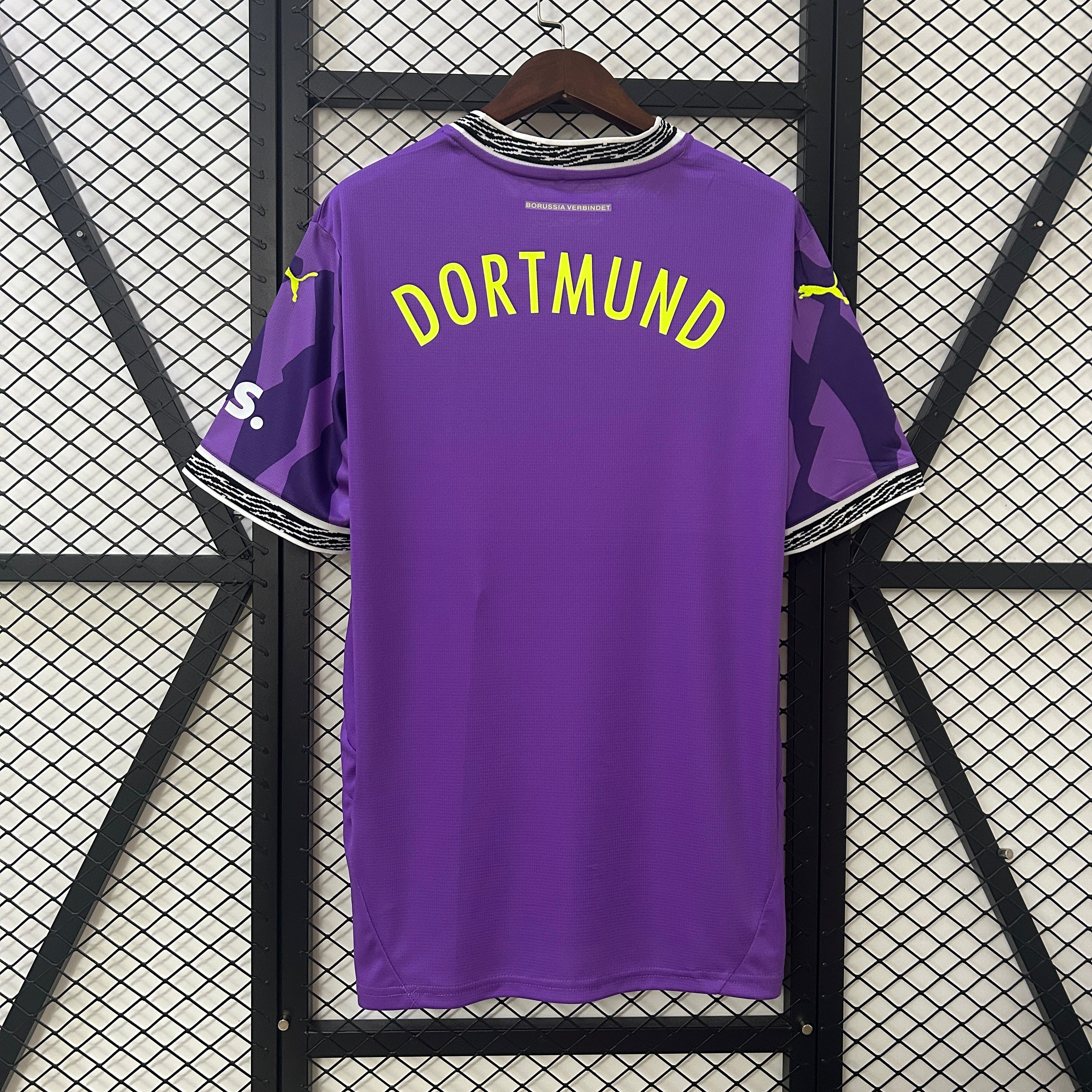 Borussia Dortmund goalkeeper jersey. Season 24/25