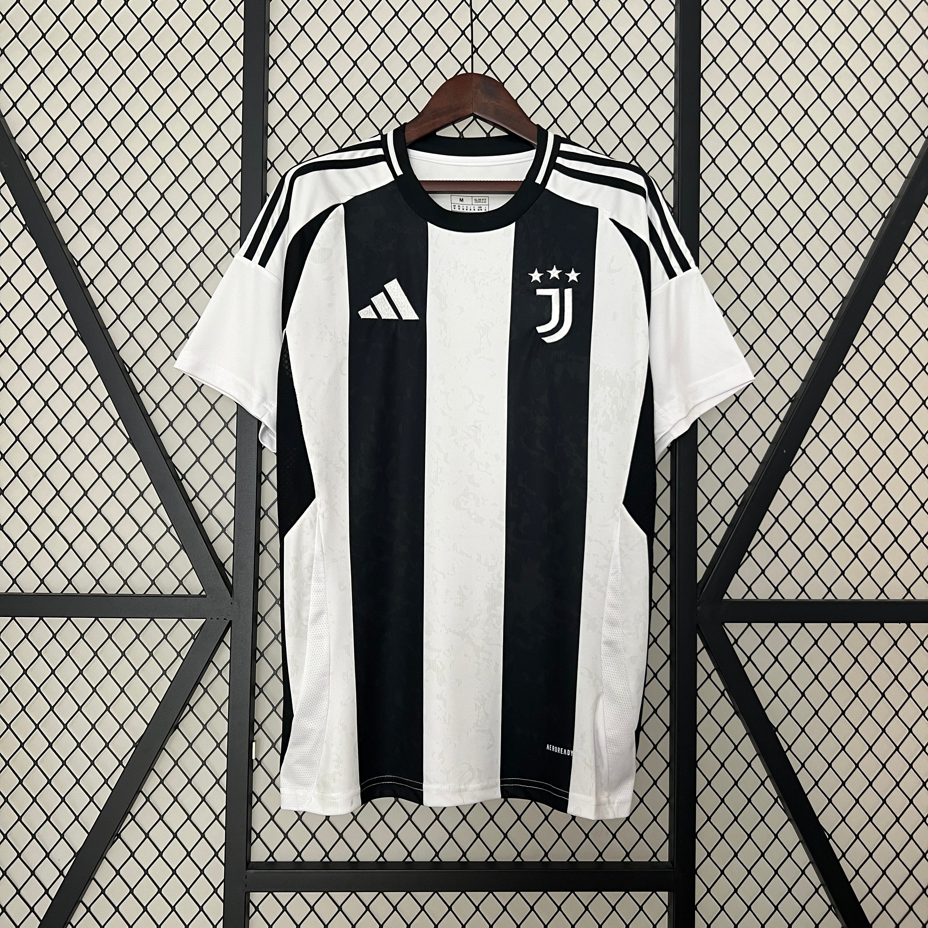 Juventus home jersey. Season 24/25