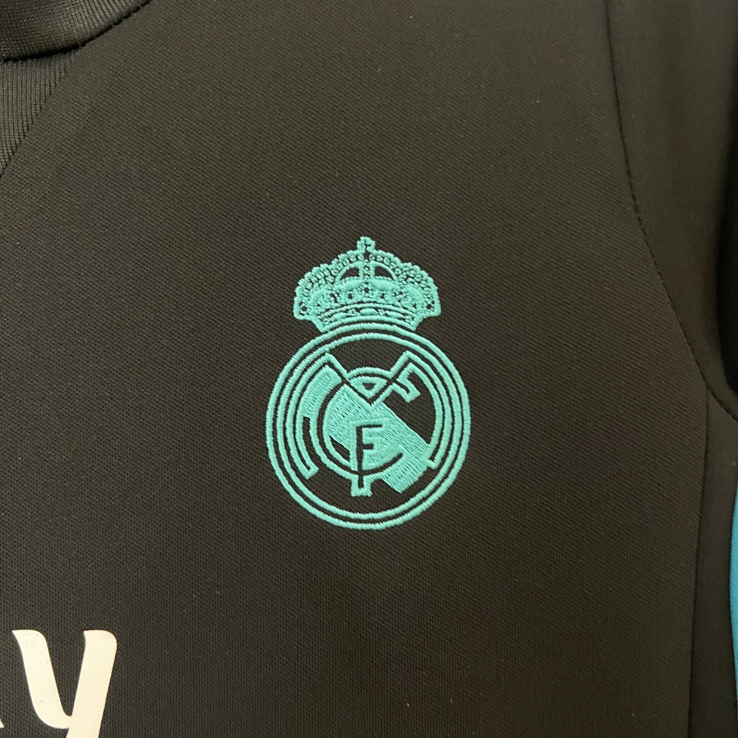 Real Madrid away kids set. Season 17/18