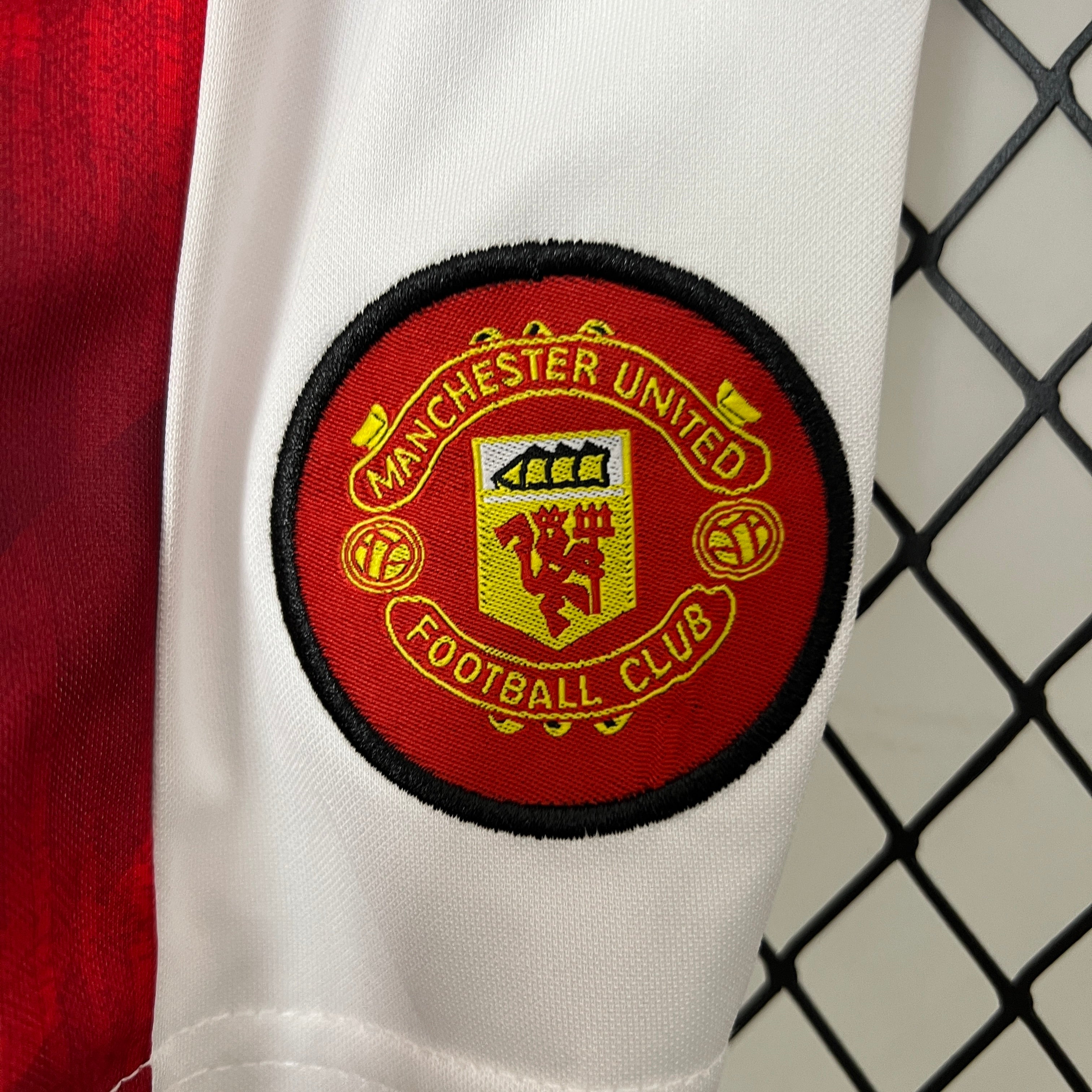 Manchester United home kids set. Season 94/95
