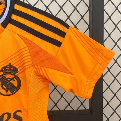 Real Madrid away kids set. Season 24/25