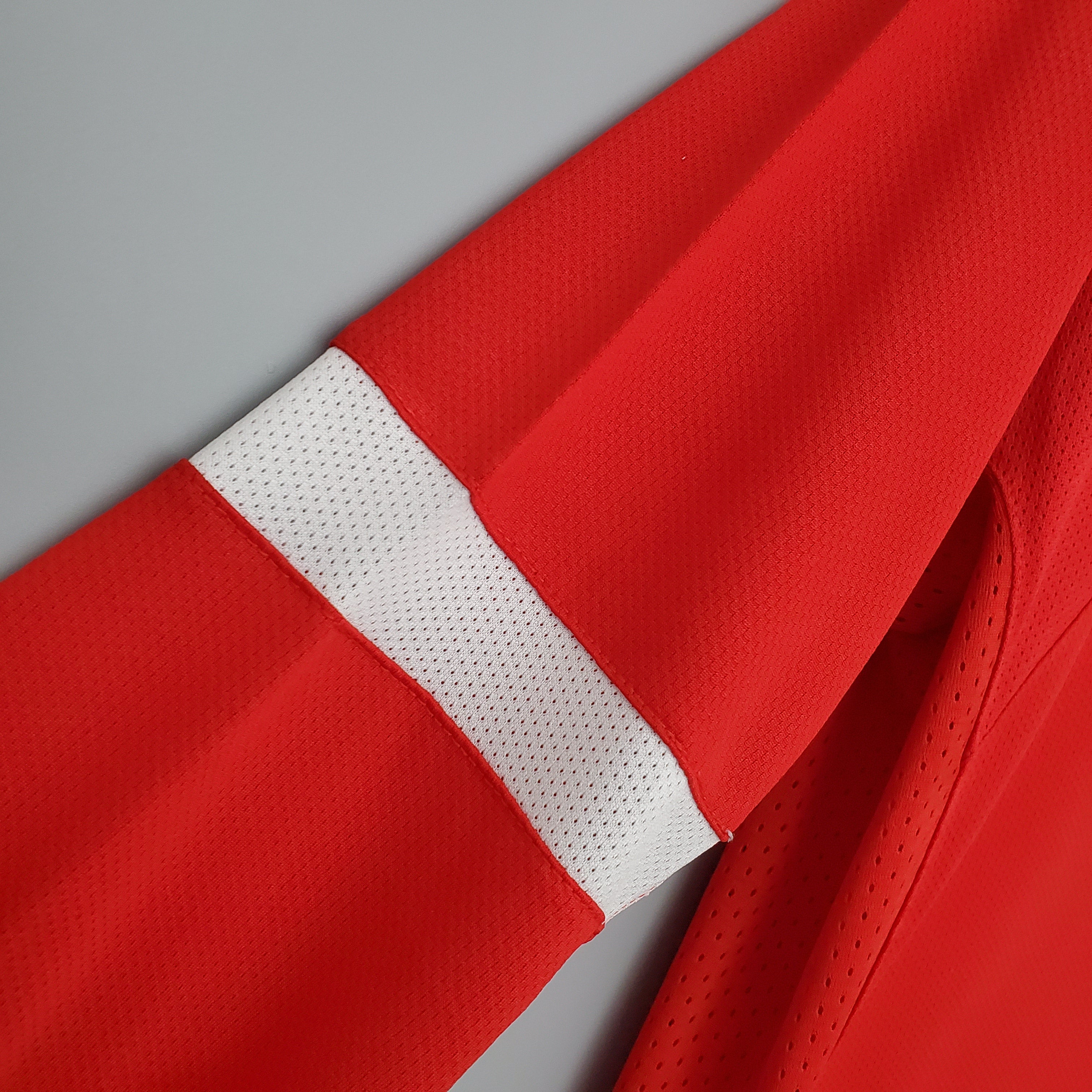 Manchester United longsleeve home jersey. Season 04/05