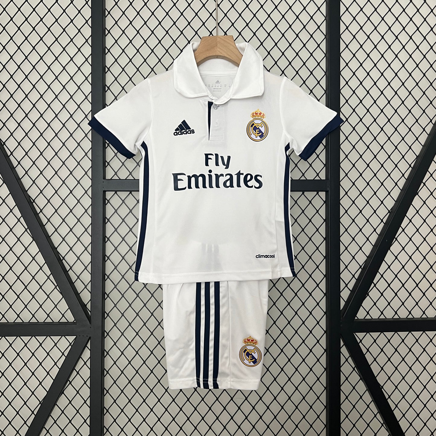 Real Madrid home kids set. Season 16/17