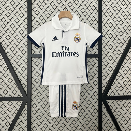 Real Madrid home kids set. Season 16/17