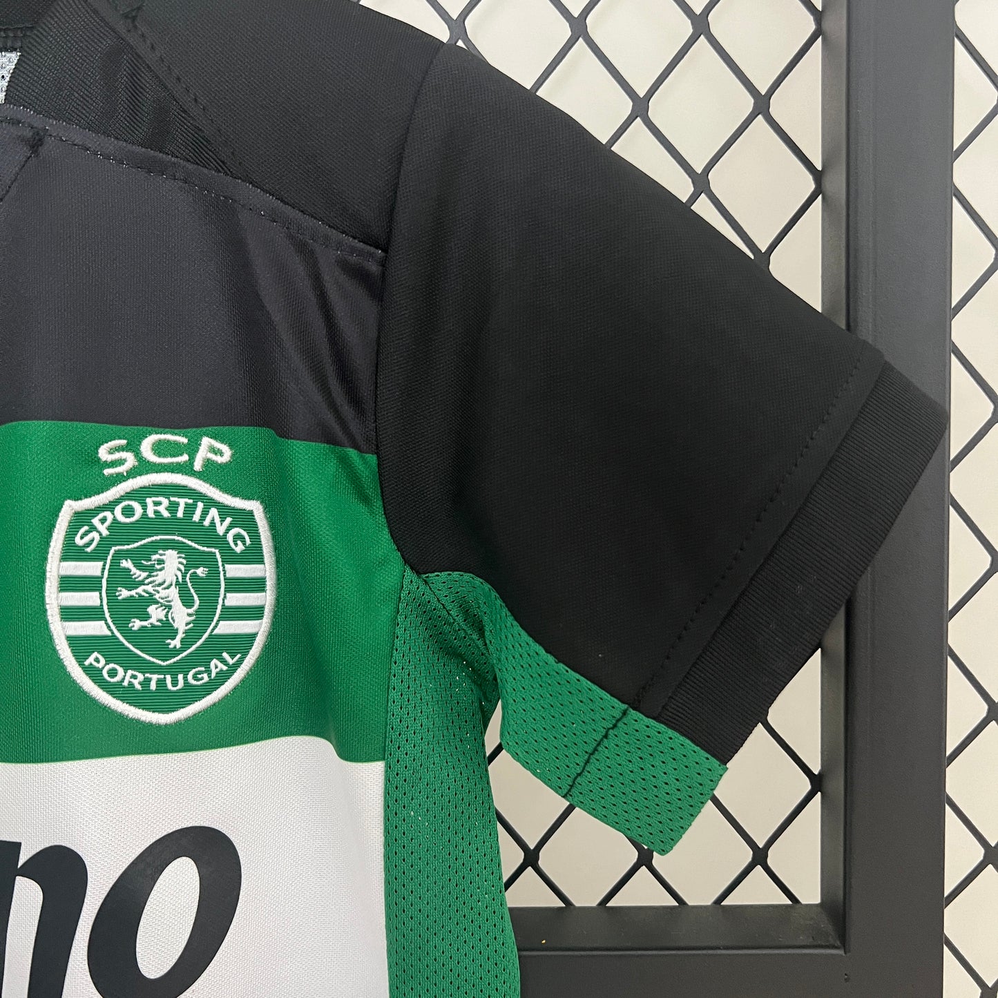 Sporting Lisbon home kids set. Season 24/25