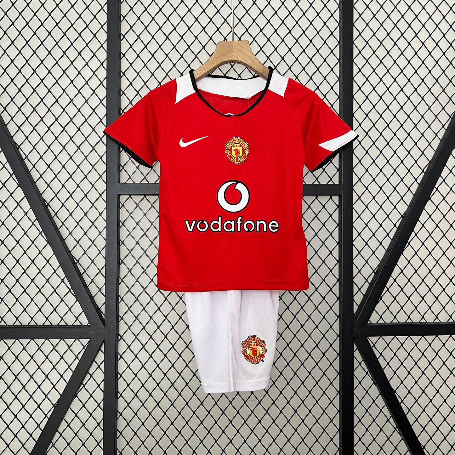 Manchester United home kids set. Season 04/05