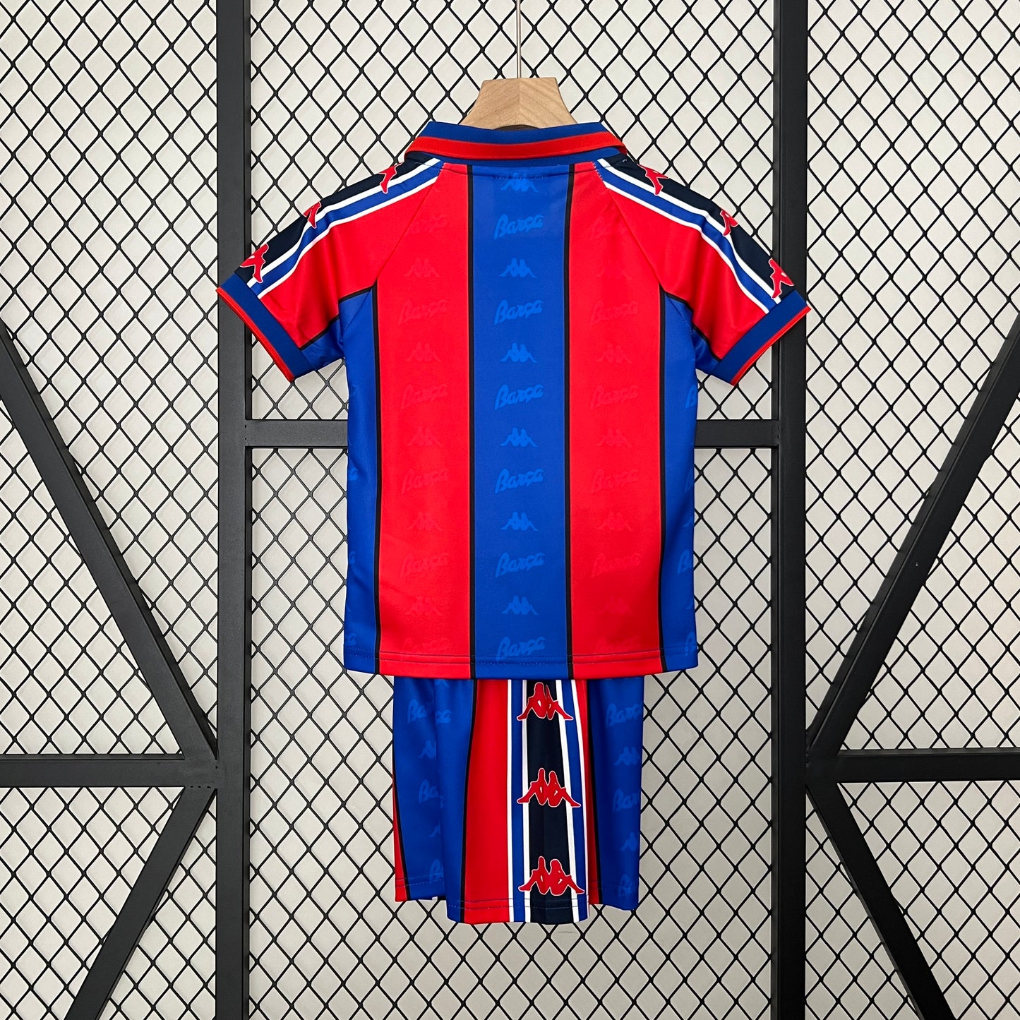 Barcelona home kids set. Season 95/97